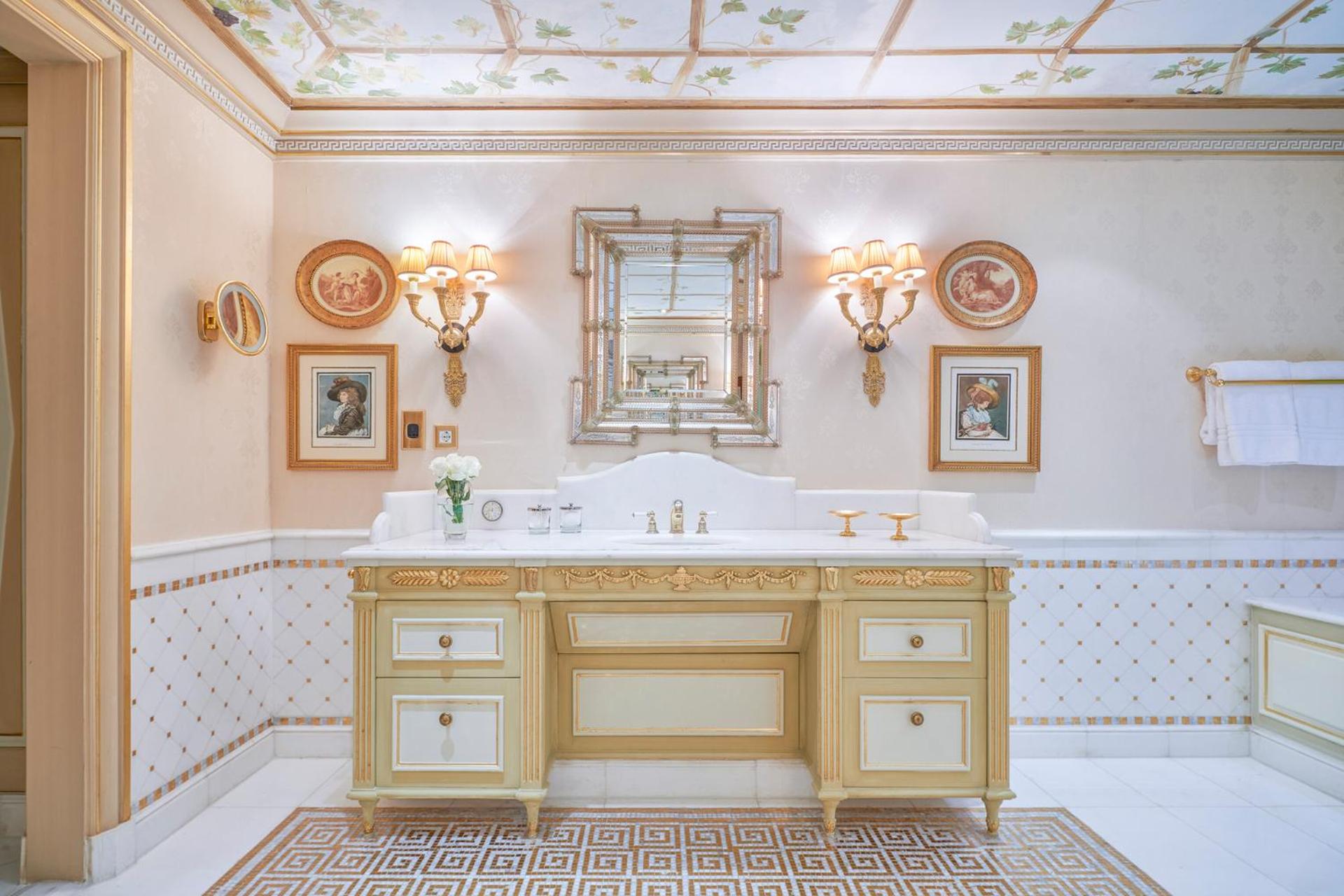 Royal Three- Bedroom Suite