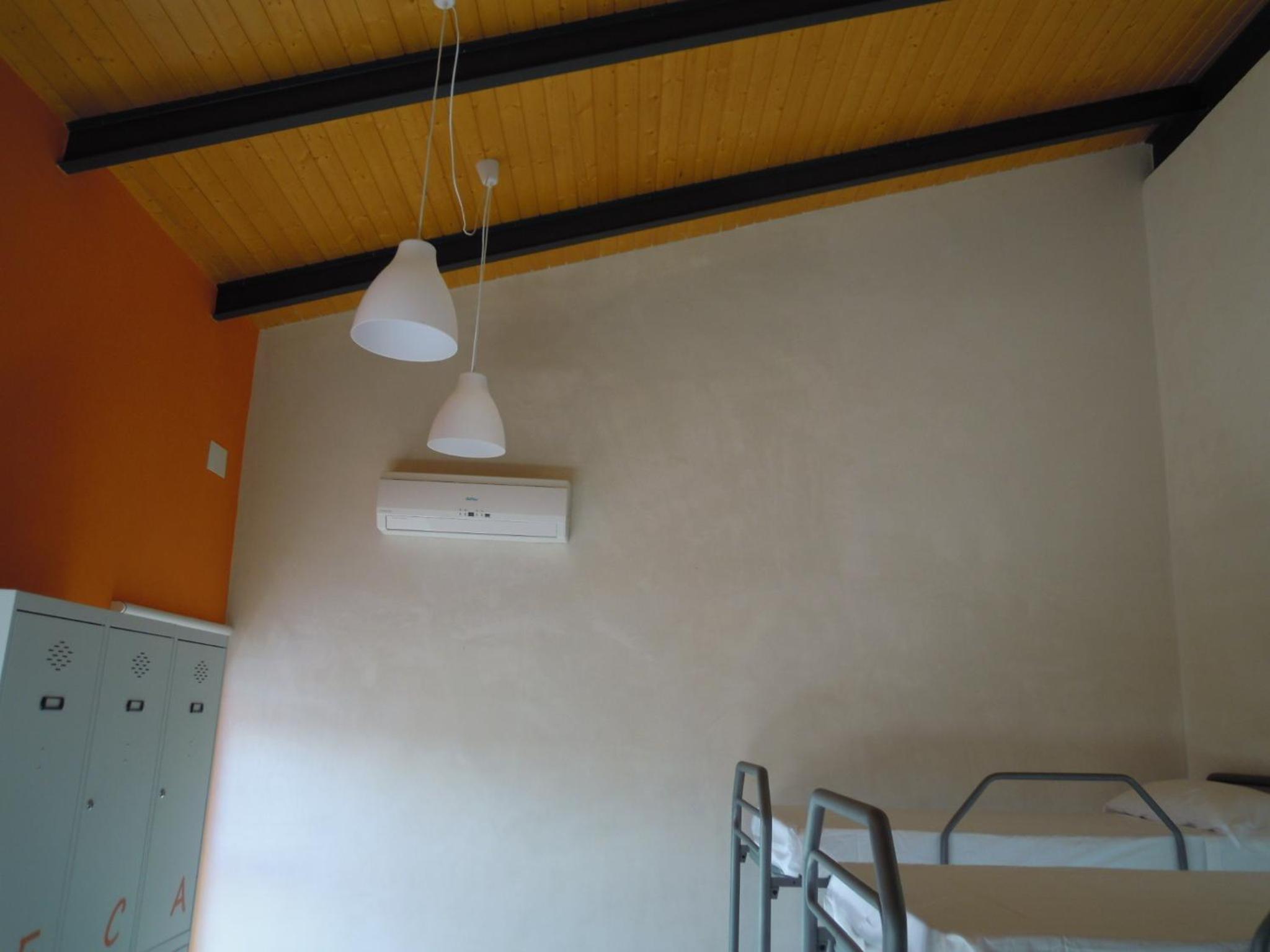 Cama en Habitación Compartida Mixta de 6 Camas