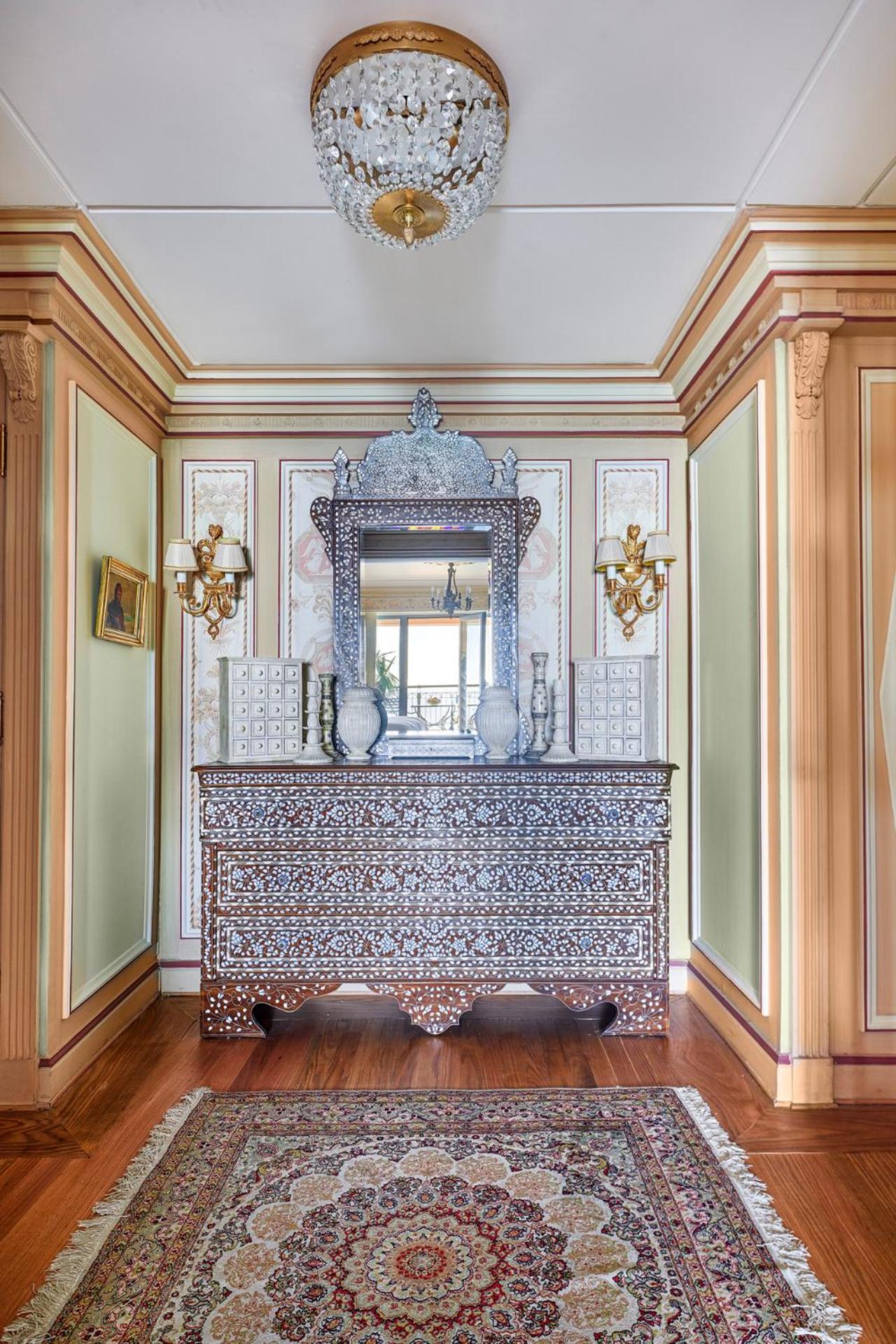 Royal Three- Bedroom Suite