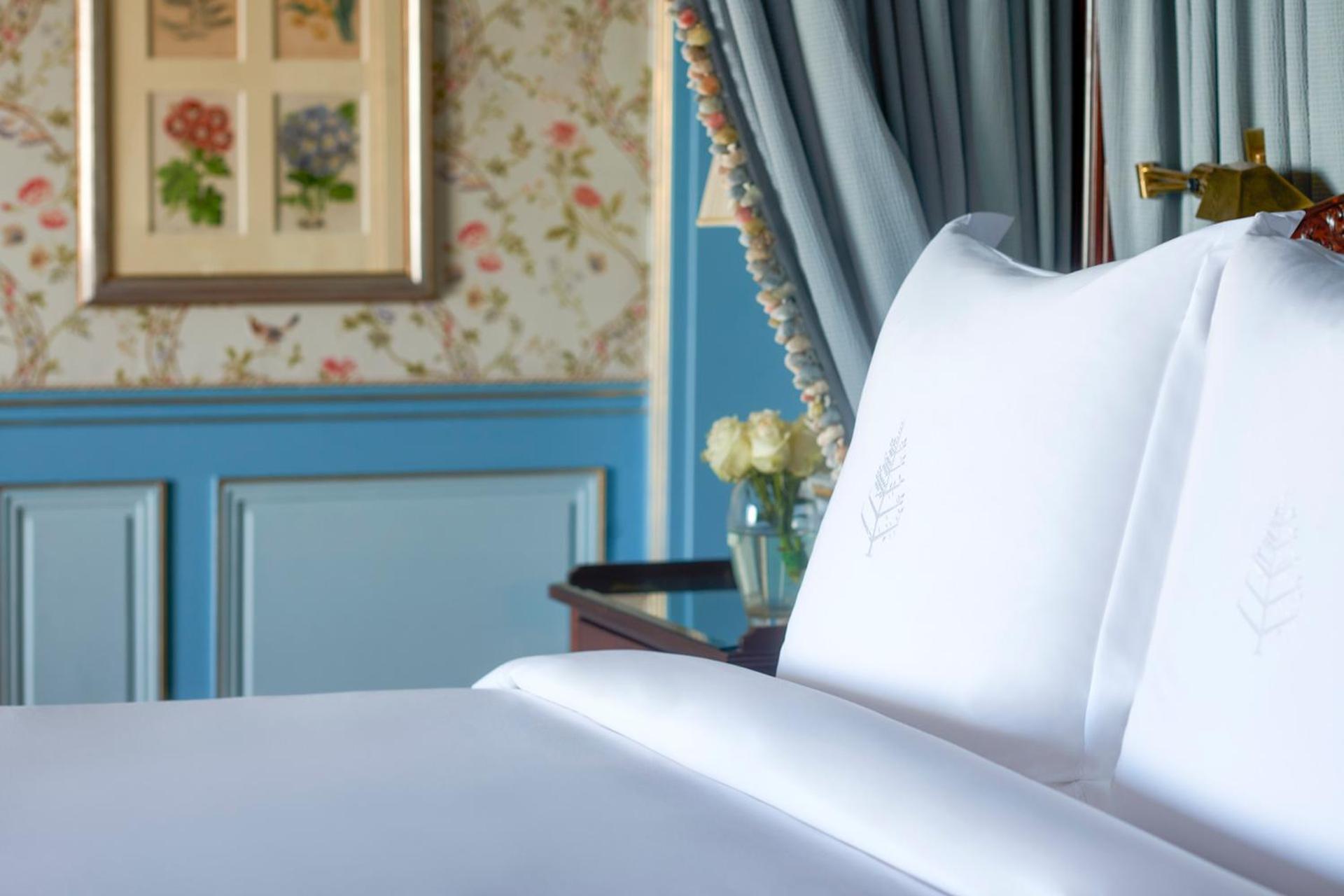 Superior King Room with One King Bed (Non Smoking) thumbnail 6