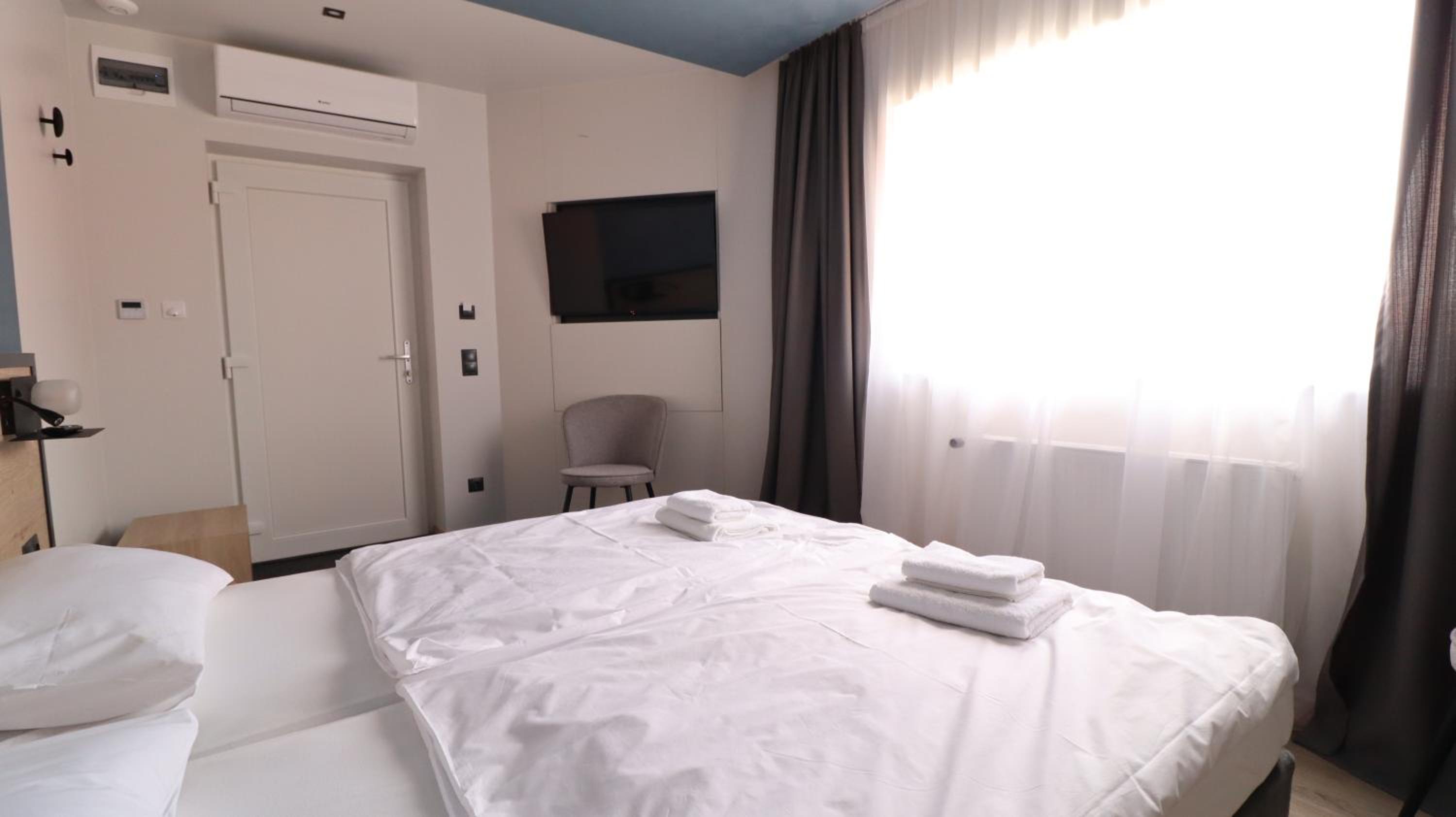 Double or Twin Room with Shower photo 1