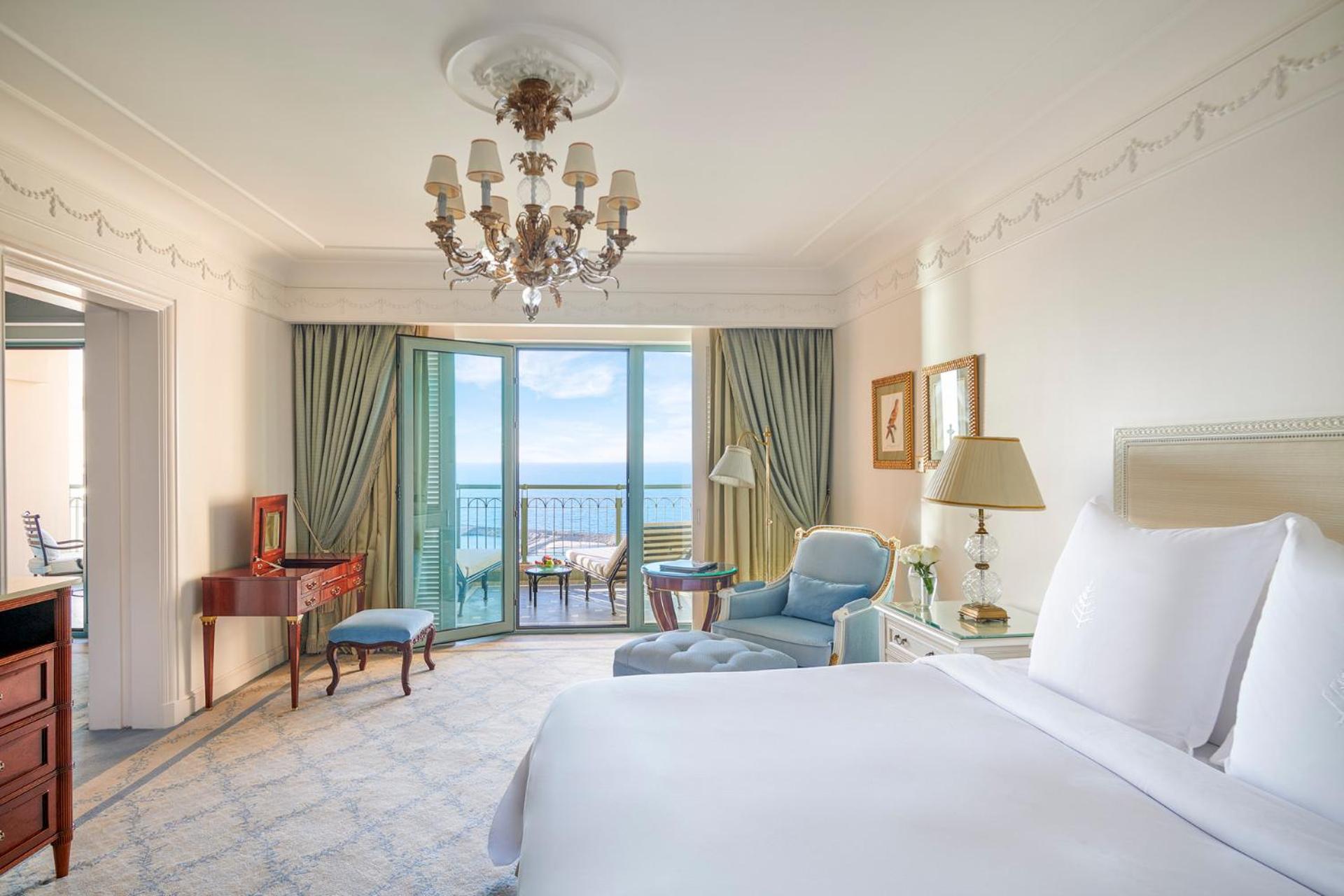 Sea View Suite king bed - Photo 1