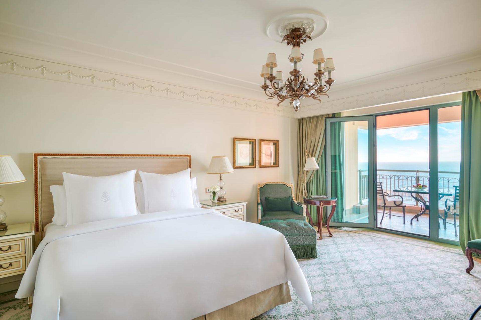 Sea View Suite king bed - Photo 5