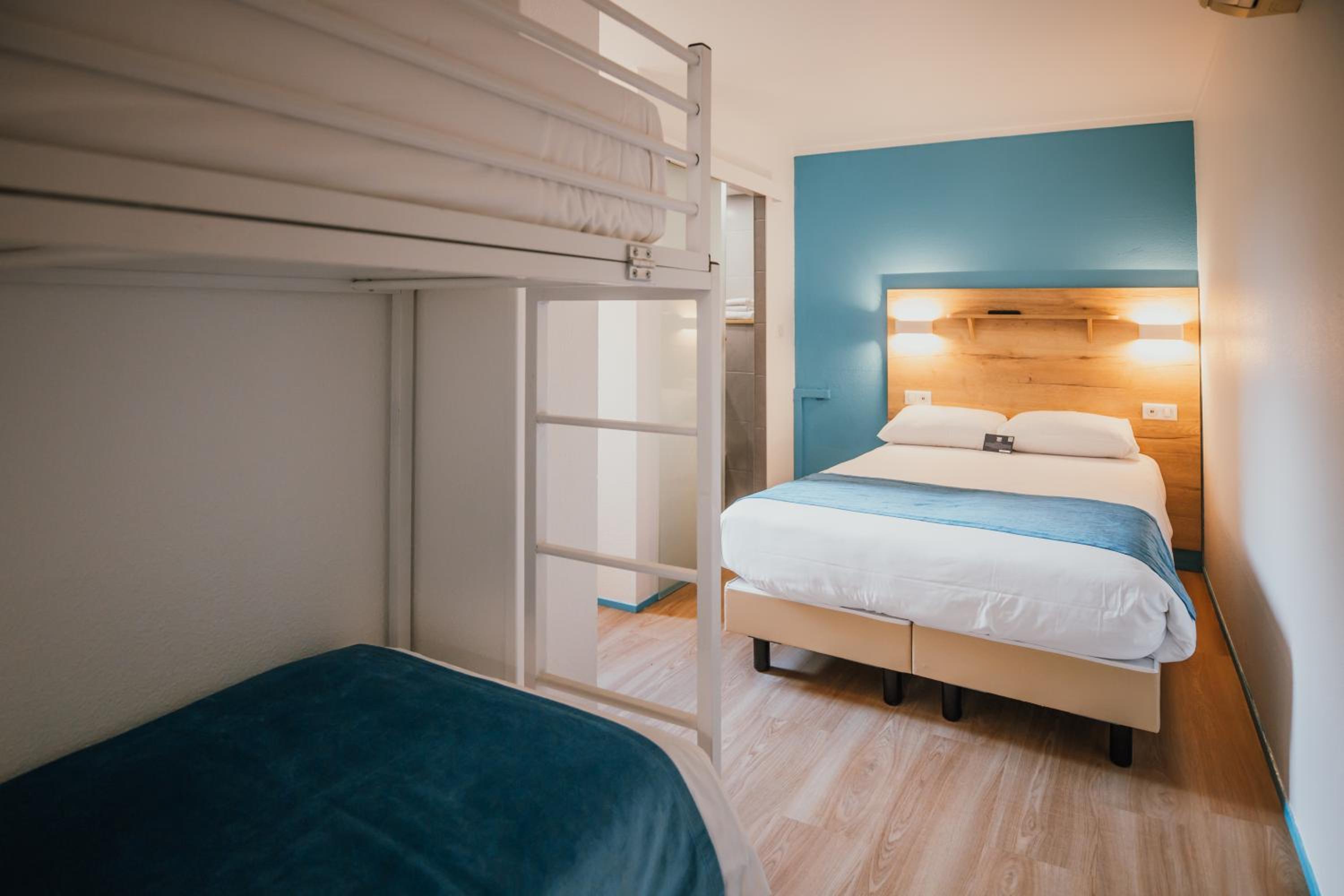 Standard Room - Triple Room 1 Double Bed 1 Bunk Bed - Photo 2