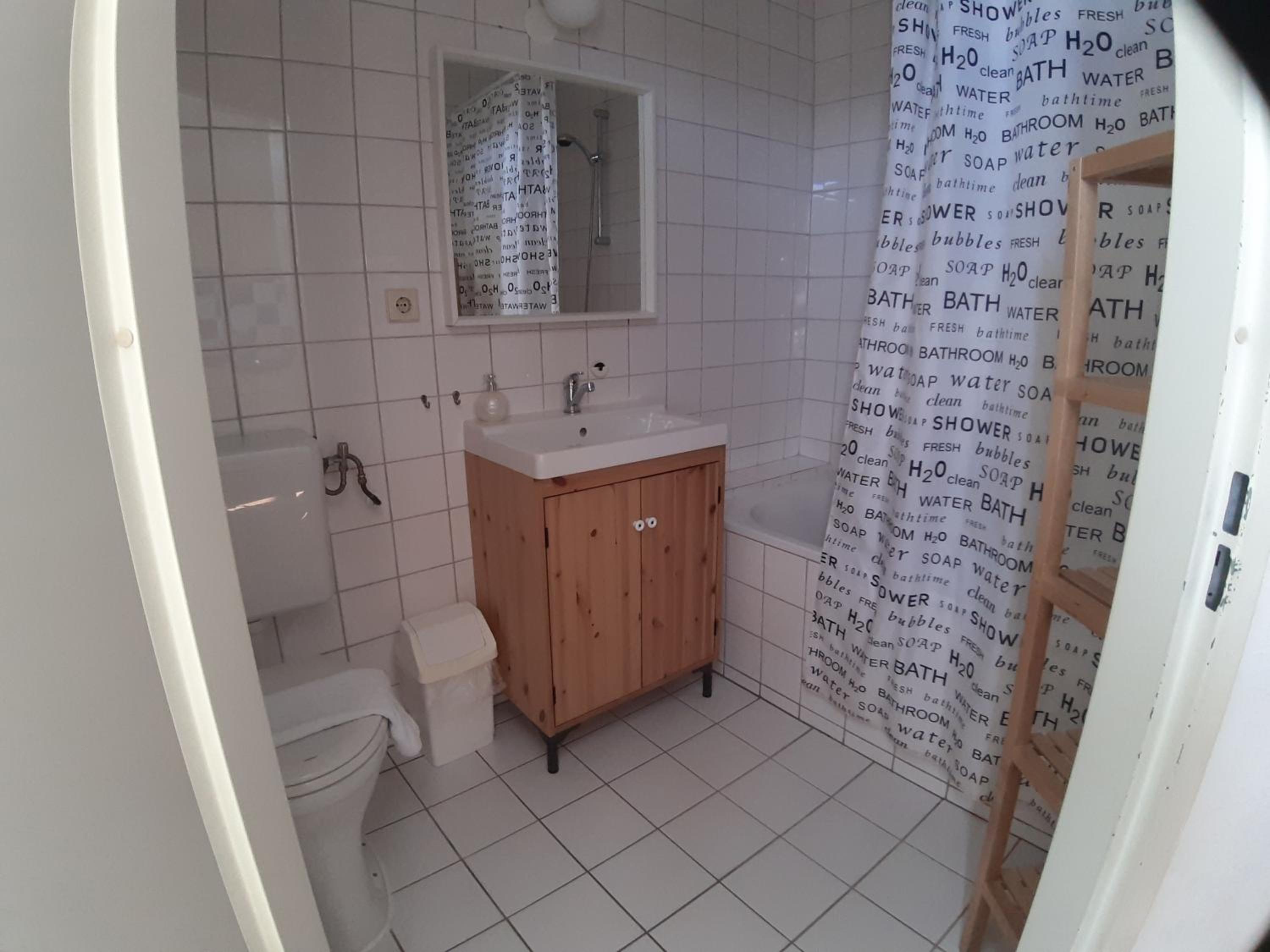 One-Bedroom Apartment (4 Adults) - Second Floor photo 3