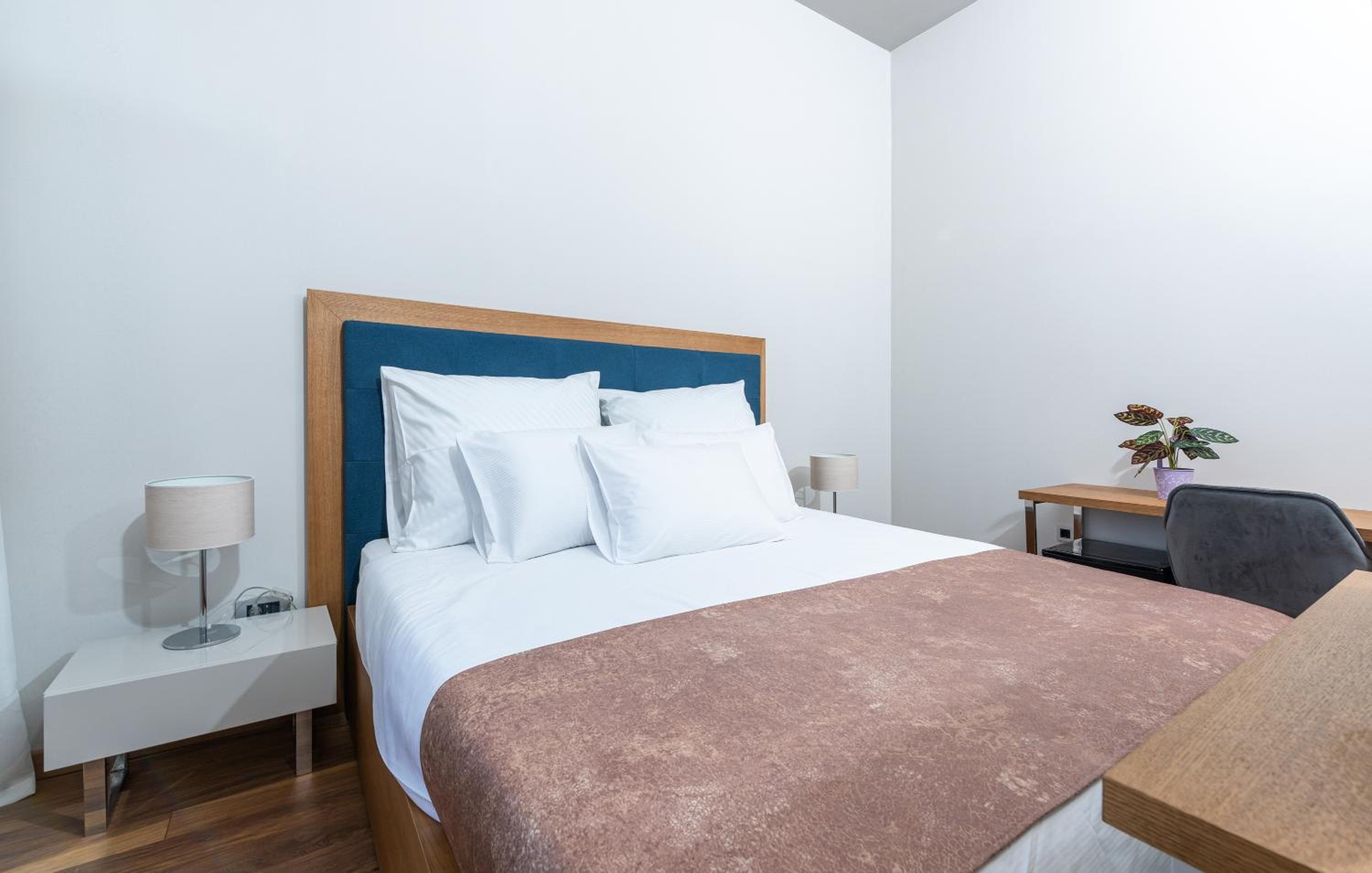 Deluxe Double Room with Sea View - Photo 2