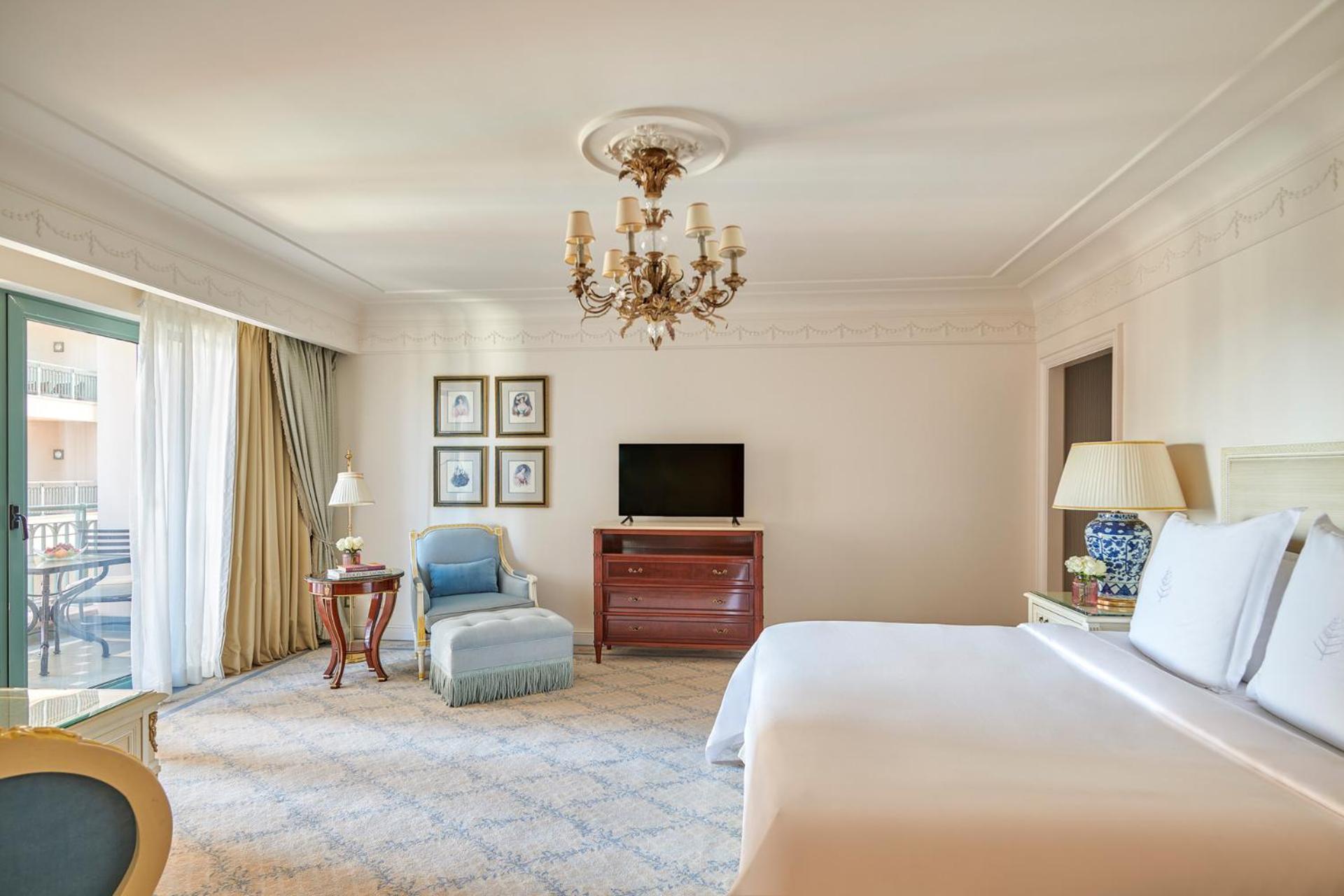 Superior King Room with City View - Photo 1