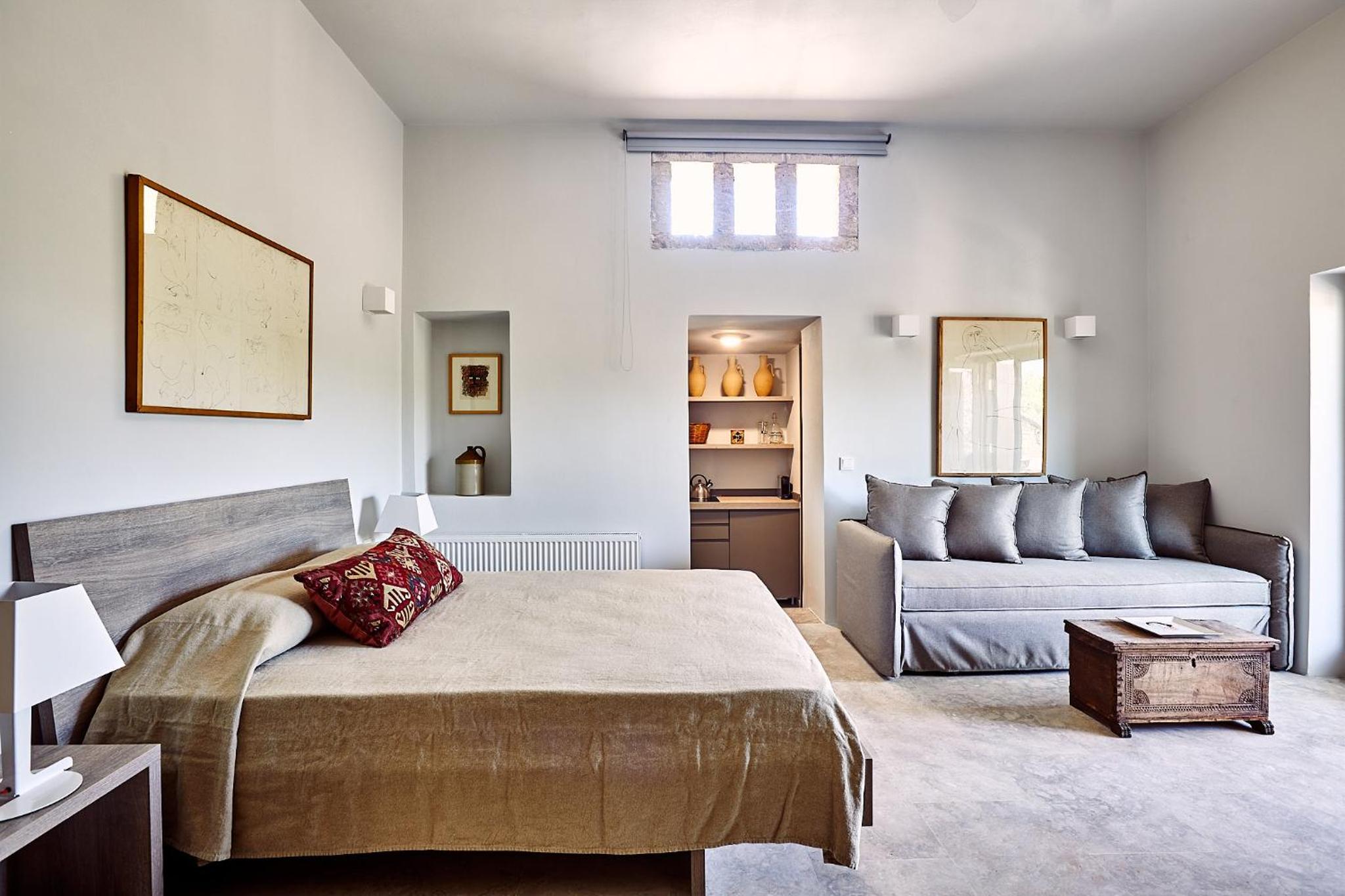 Deluxe Double Room (2 Adults + 1 Child)