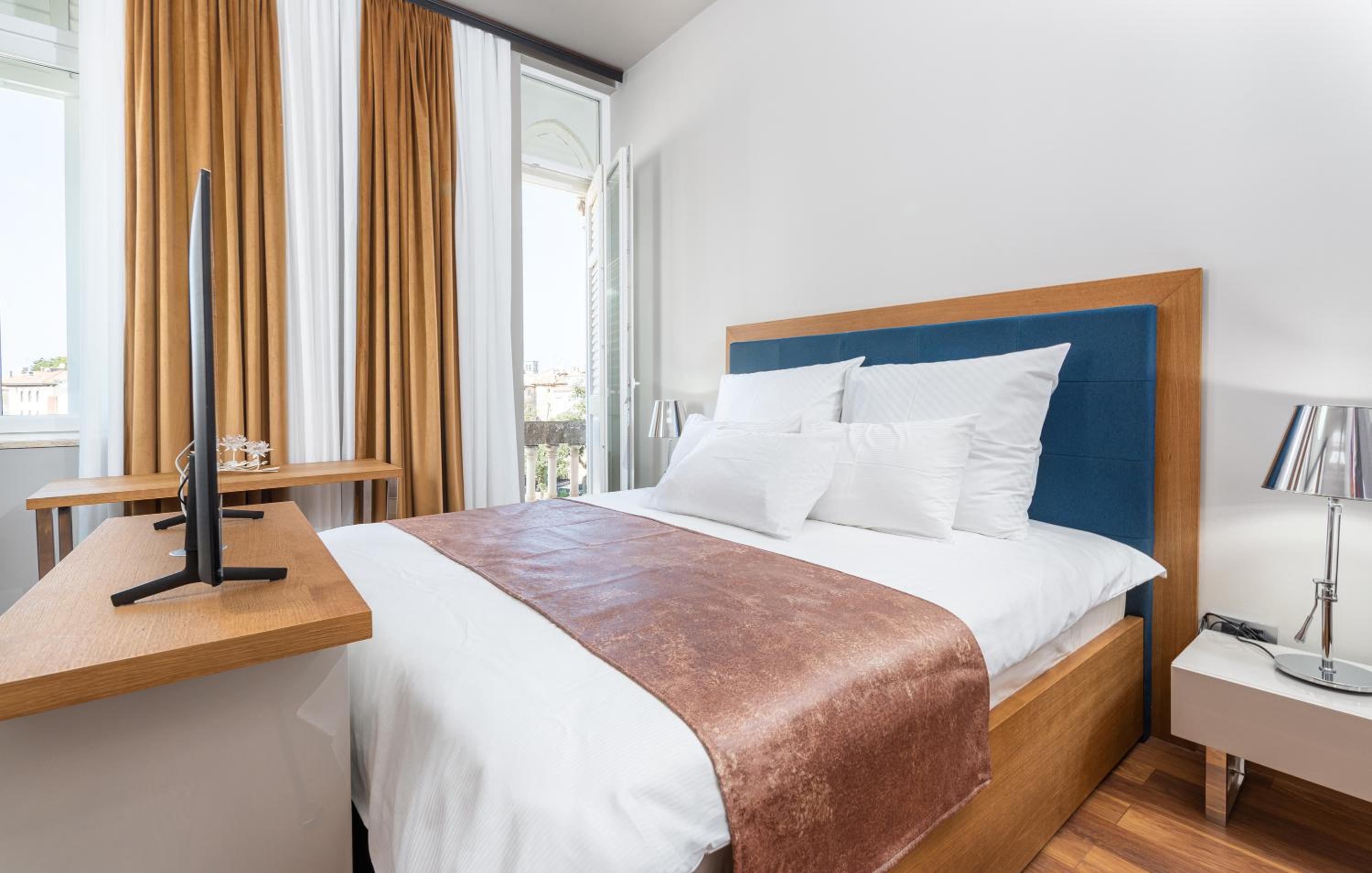 Deluxe Double Room with Sea View - Photo 1