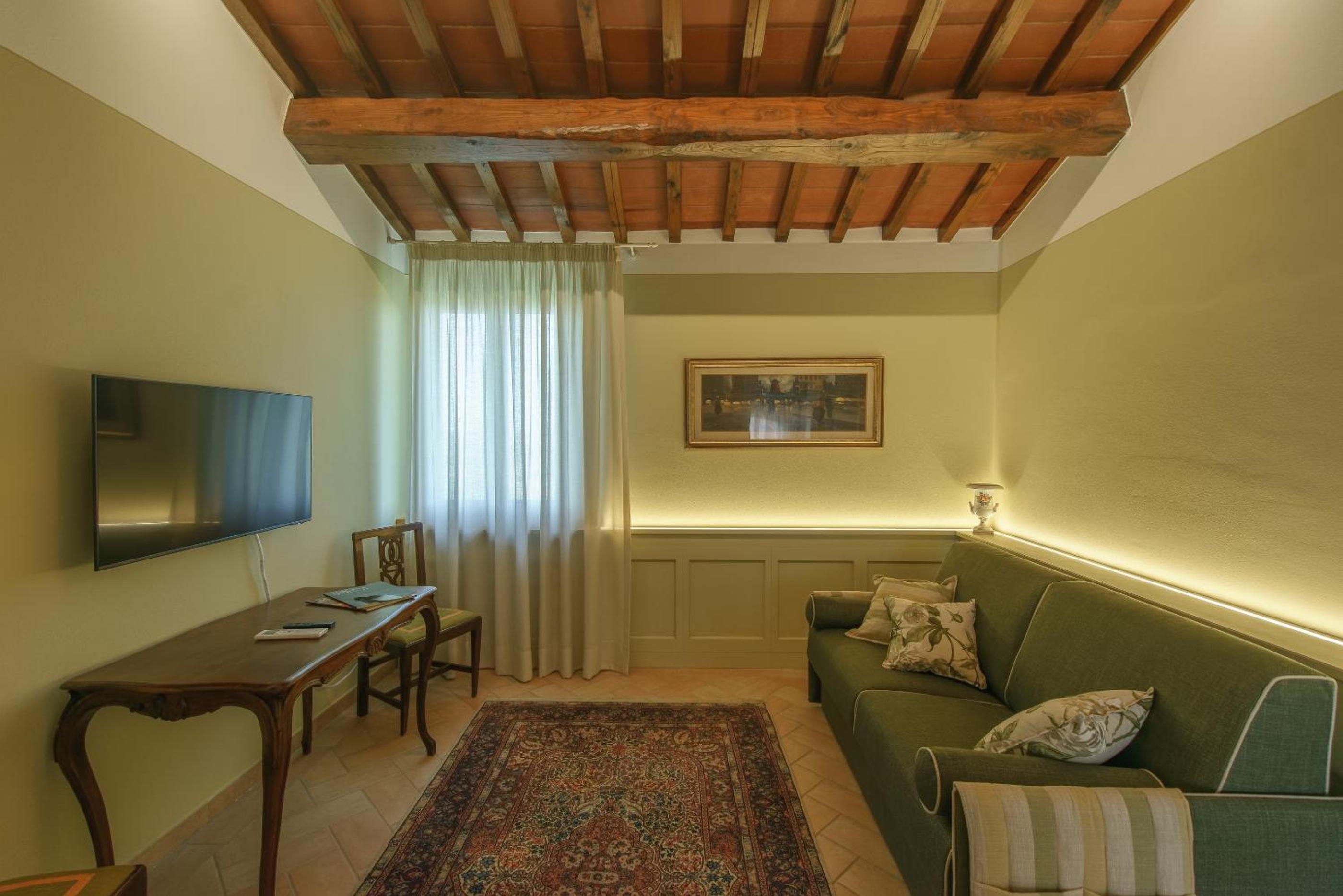 Two-Bedroom Deluxe Apartment photo 2