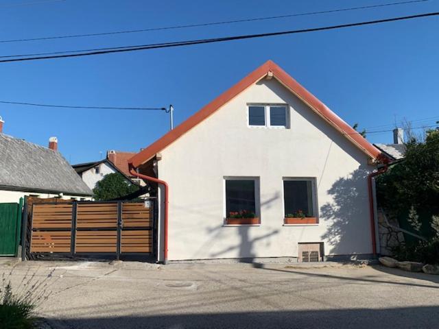 Three-Bedroom House - Photo 2