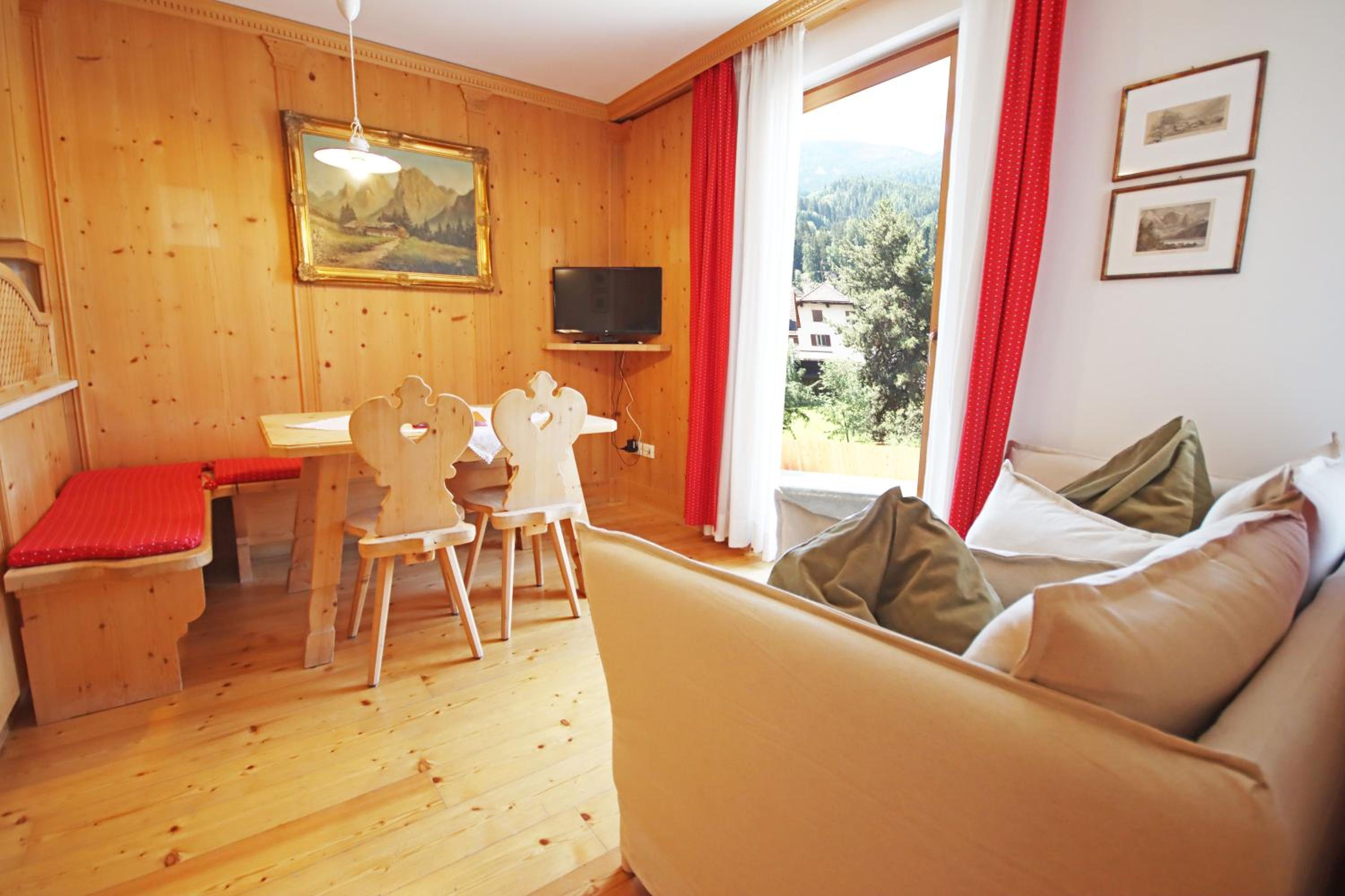 AT 142 - Via Pusteria 4/B, Roulette