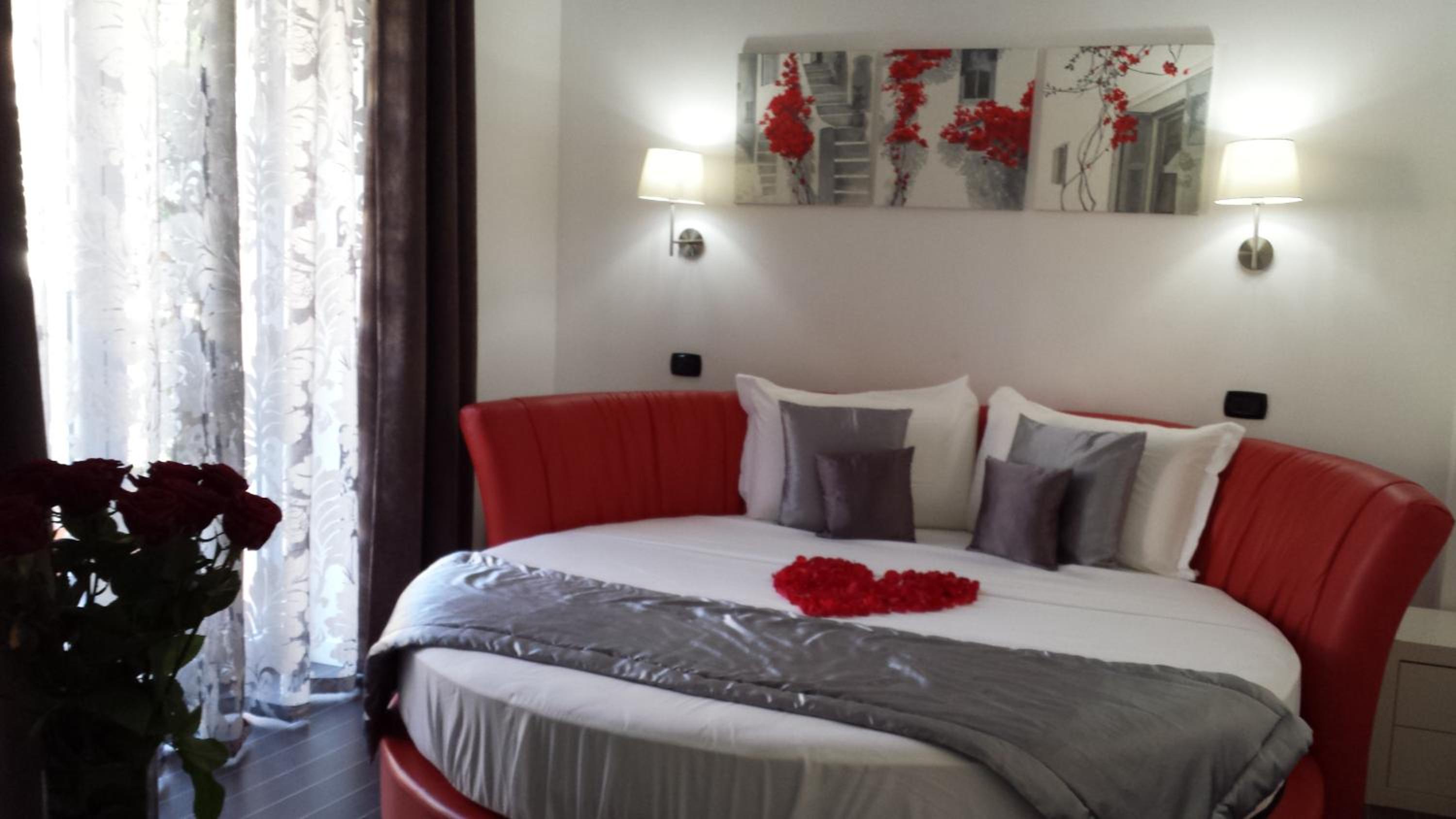 Honeymoon Suite photo 2