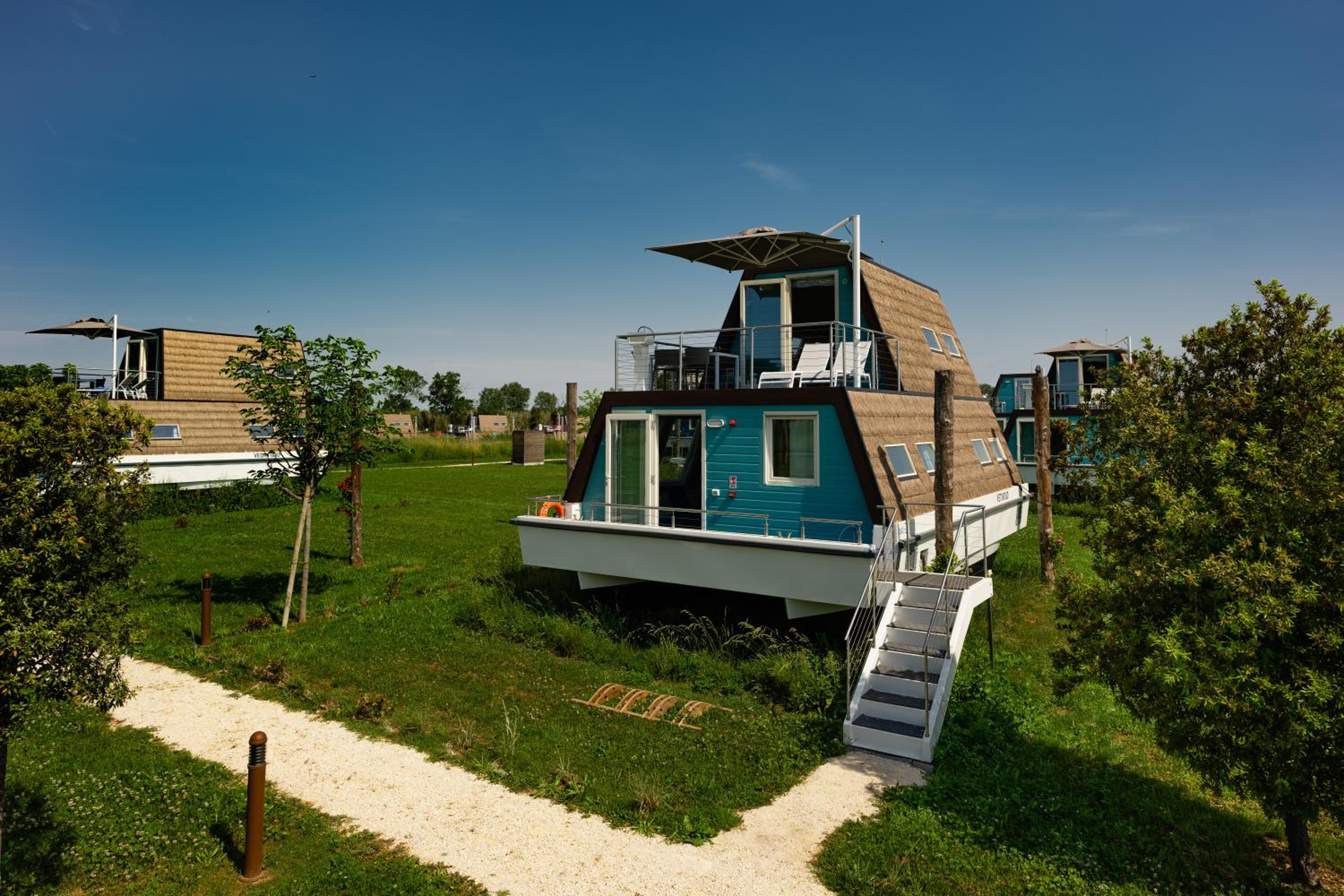 Mobile Home - Photo 16