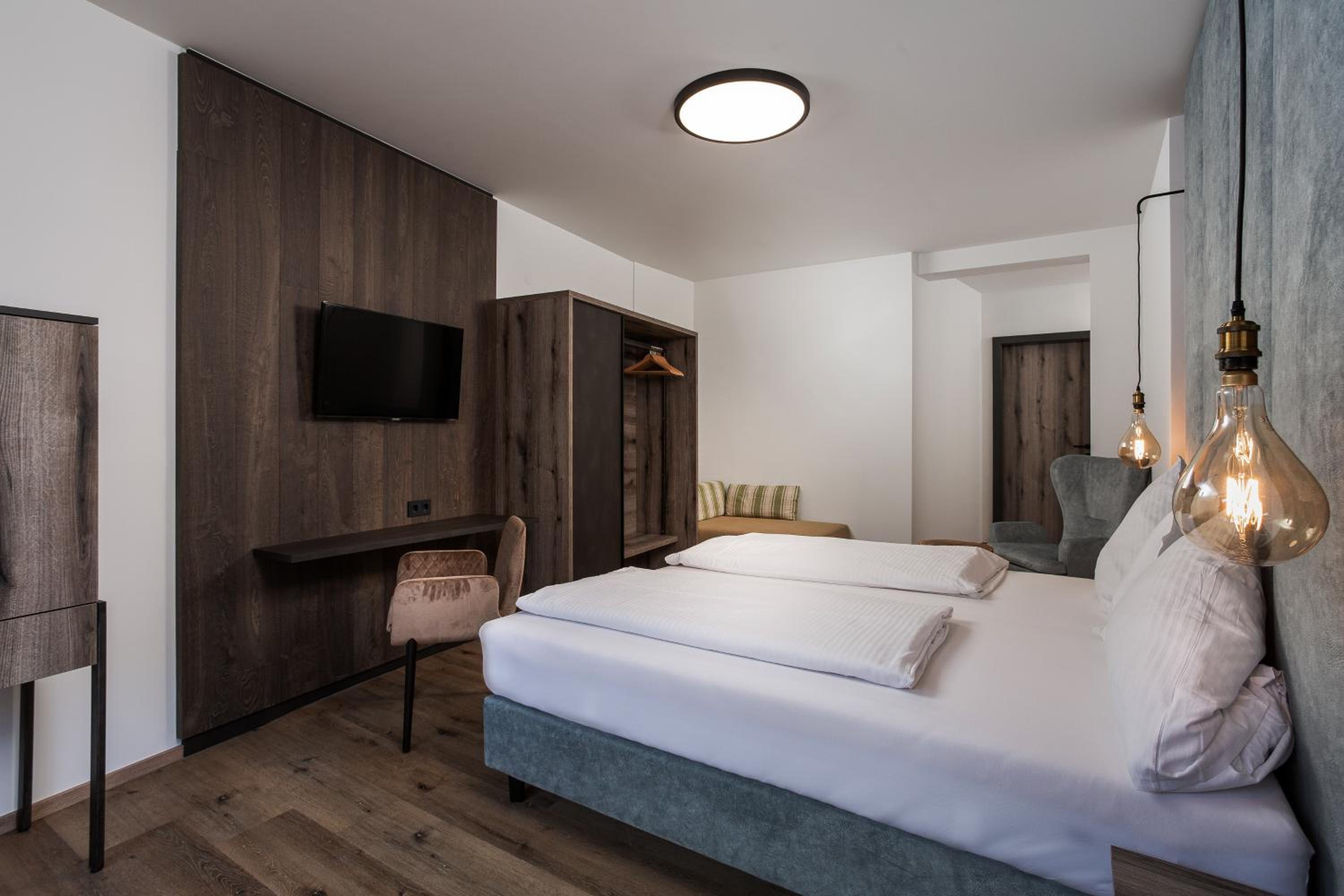 Superior Double Room with Balcony - Photo 2