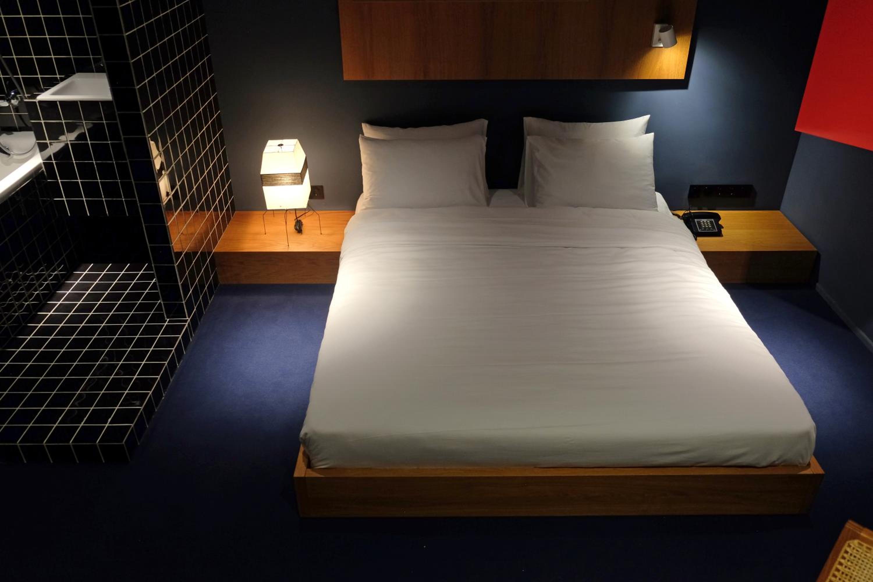 Deluxe Double Room with Bath - Photo 14