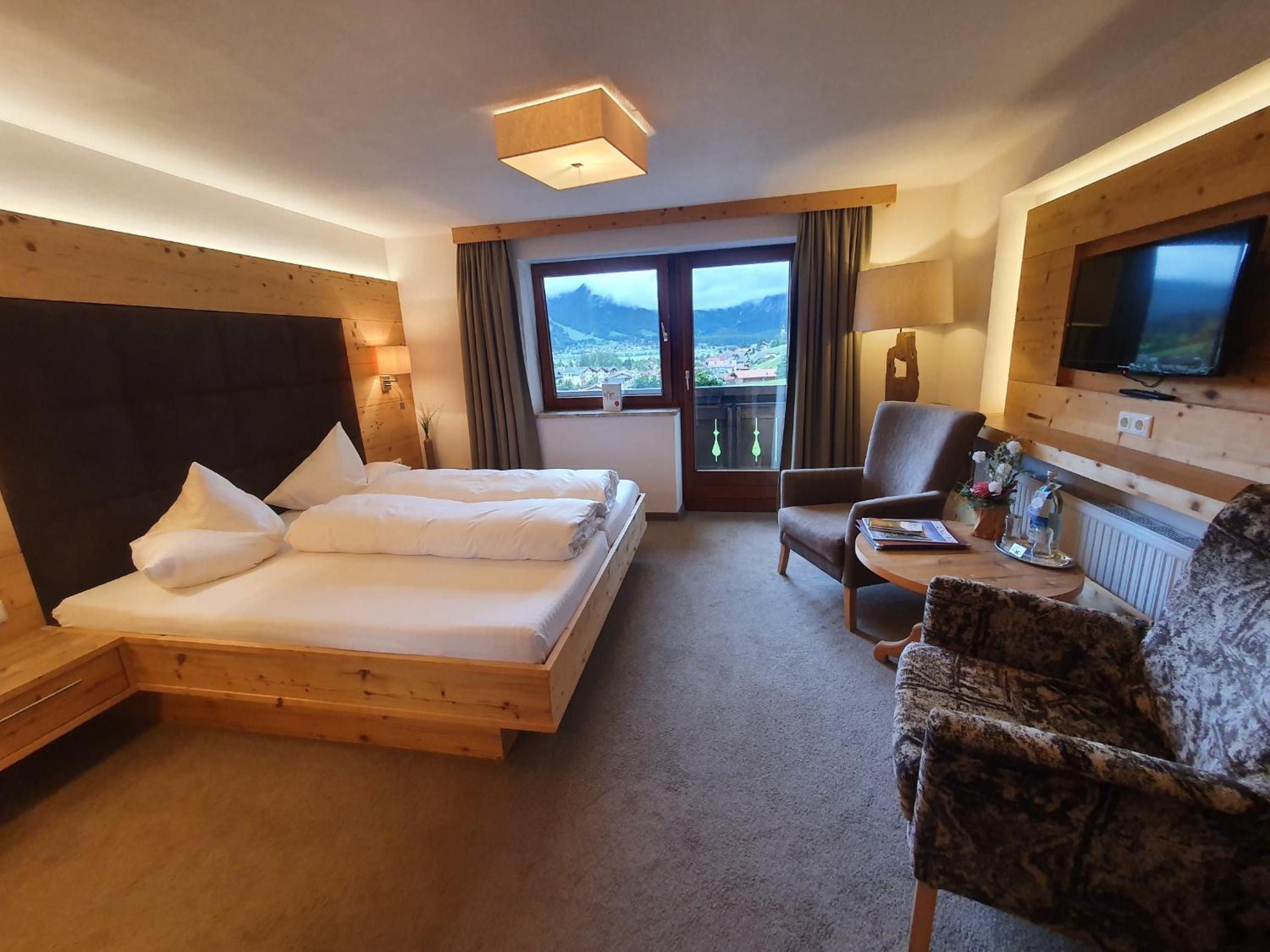 Superior Double Room with Balcony - Photo 2