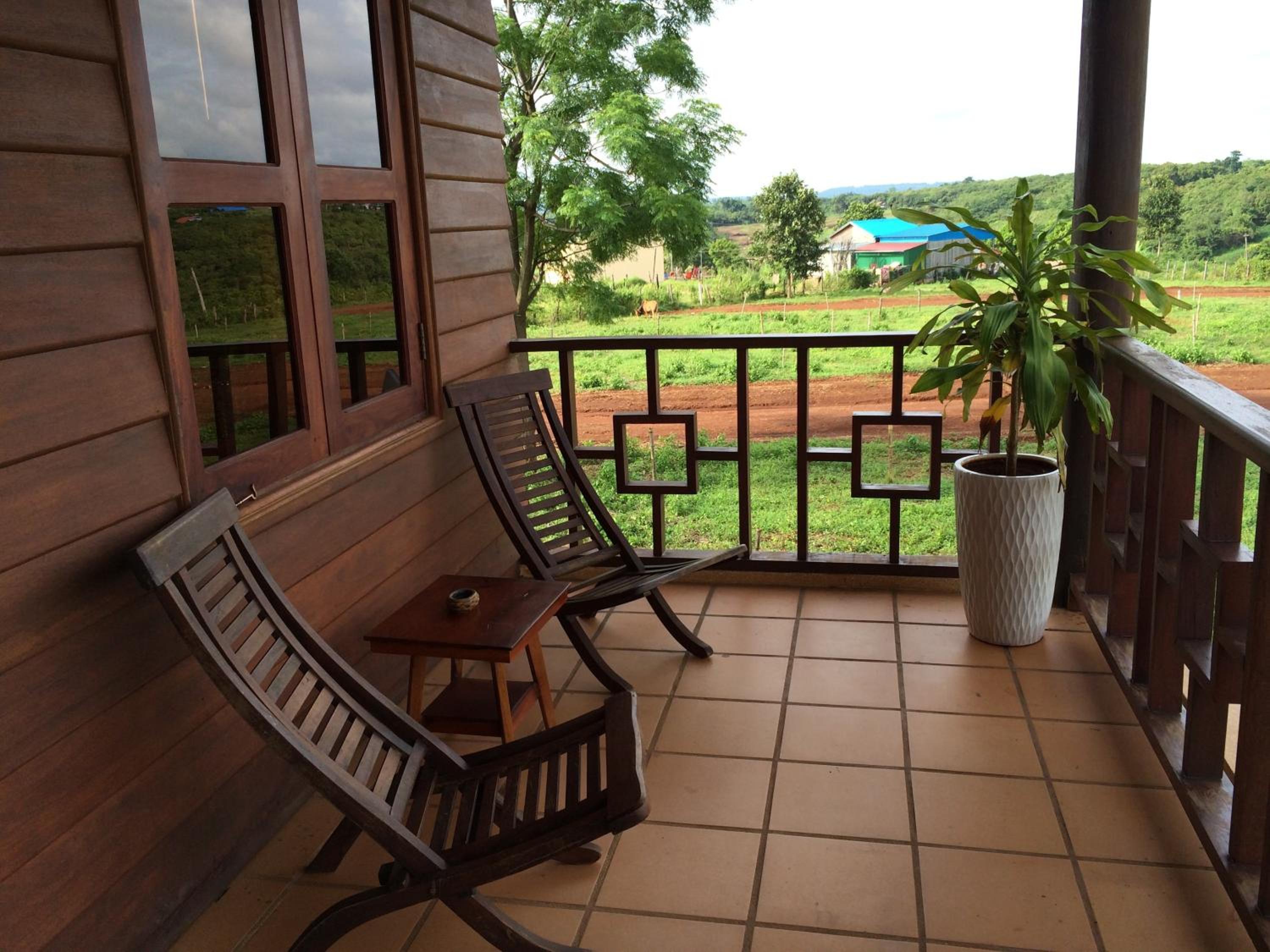 Wooden Family Room - Photo 2