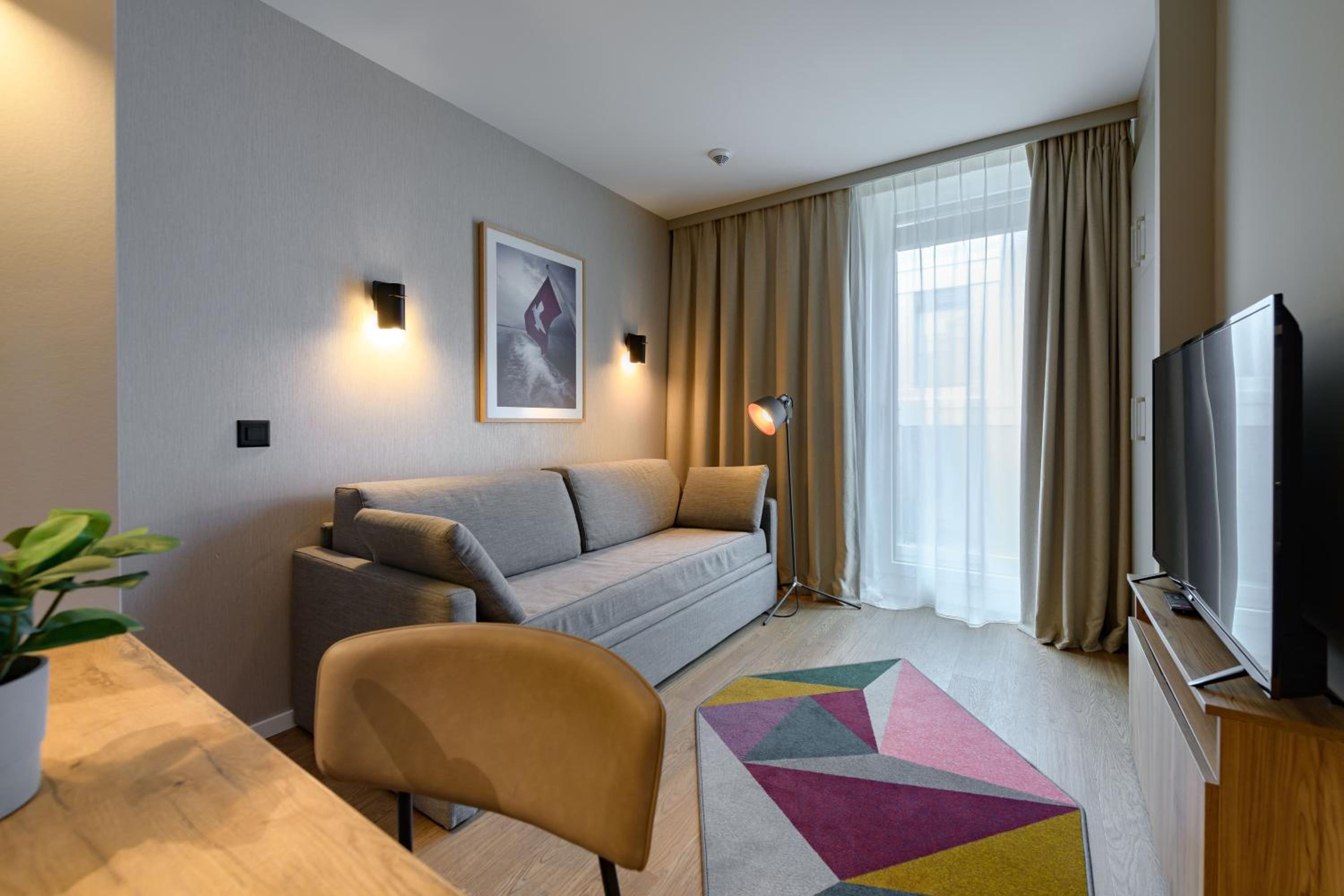 One-Bedroom Apartment - Photo 15