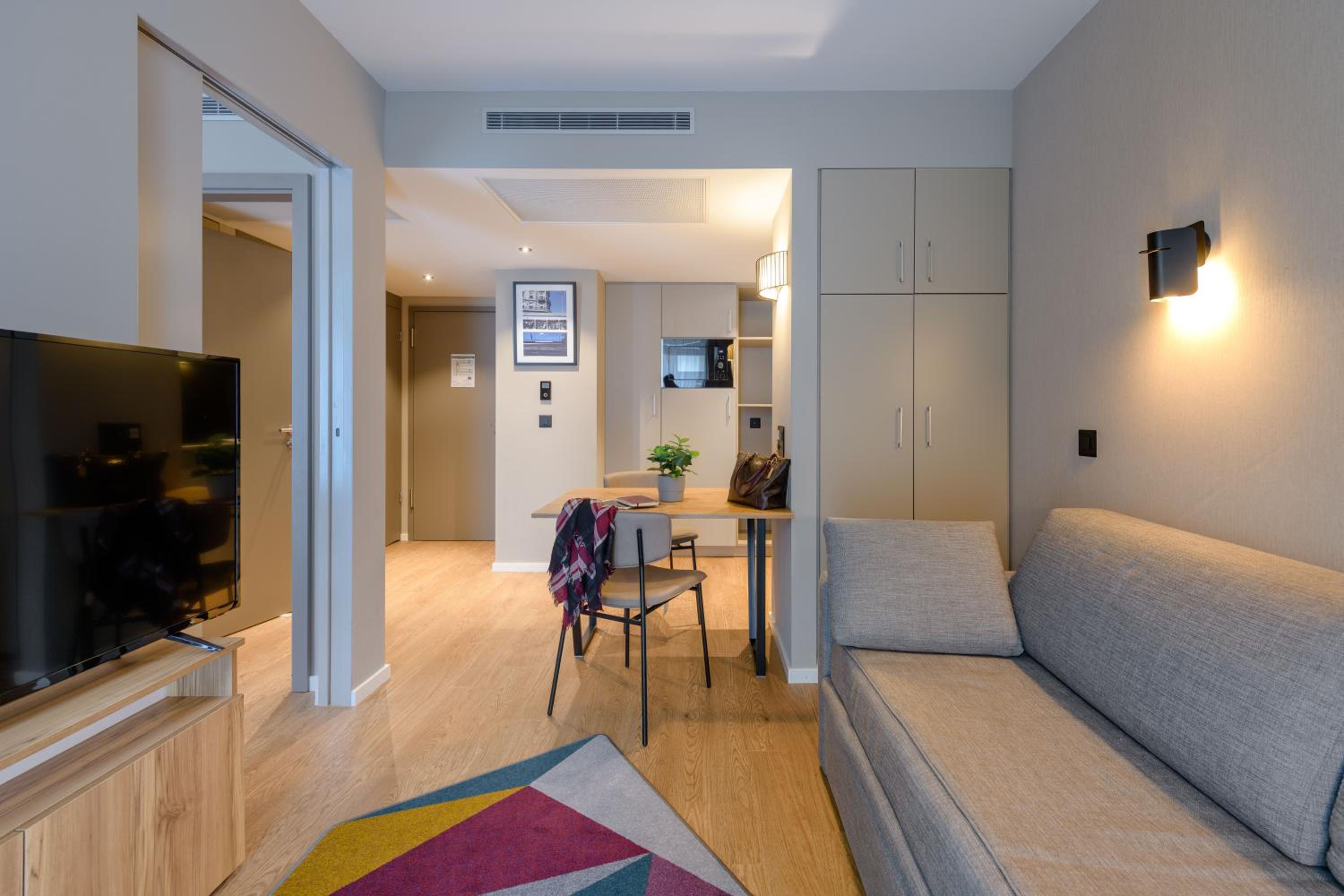 One-Bedroom Apartment - Photo 11