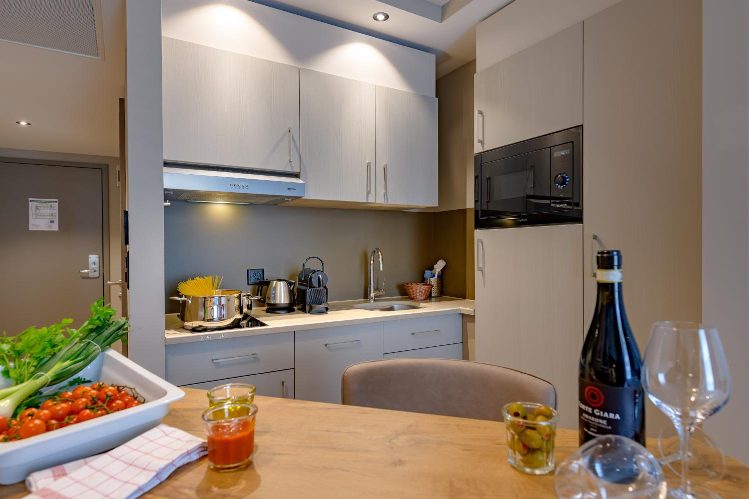 One-Bedroom Apartment - Photo 8