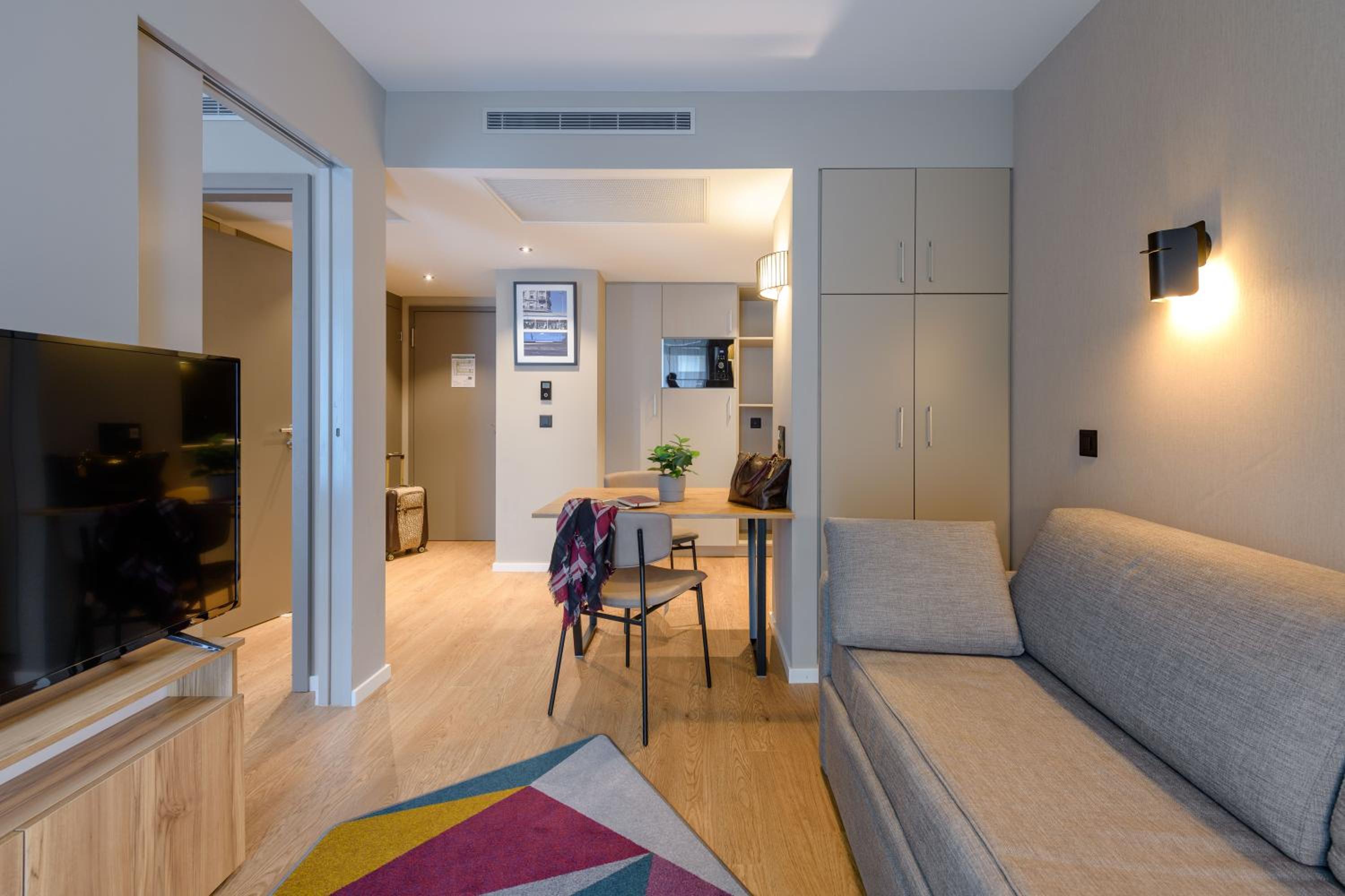 One-Bedroom Apartment - Photo 7