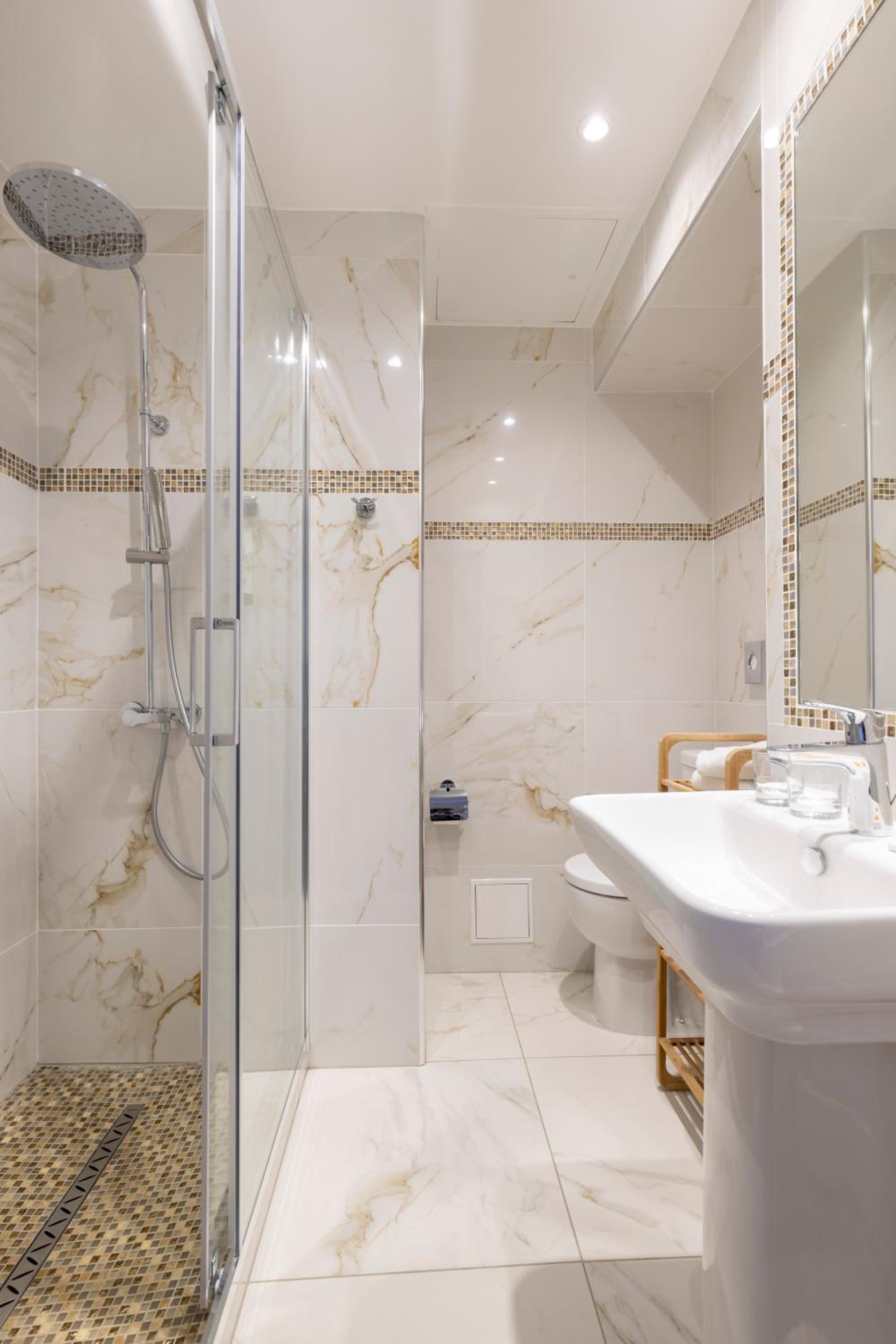 Superior Double Or Twin Room - Photo 3