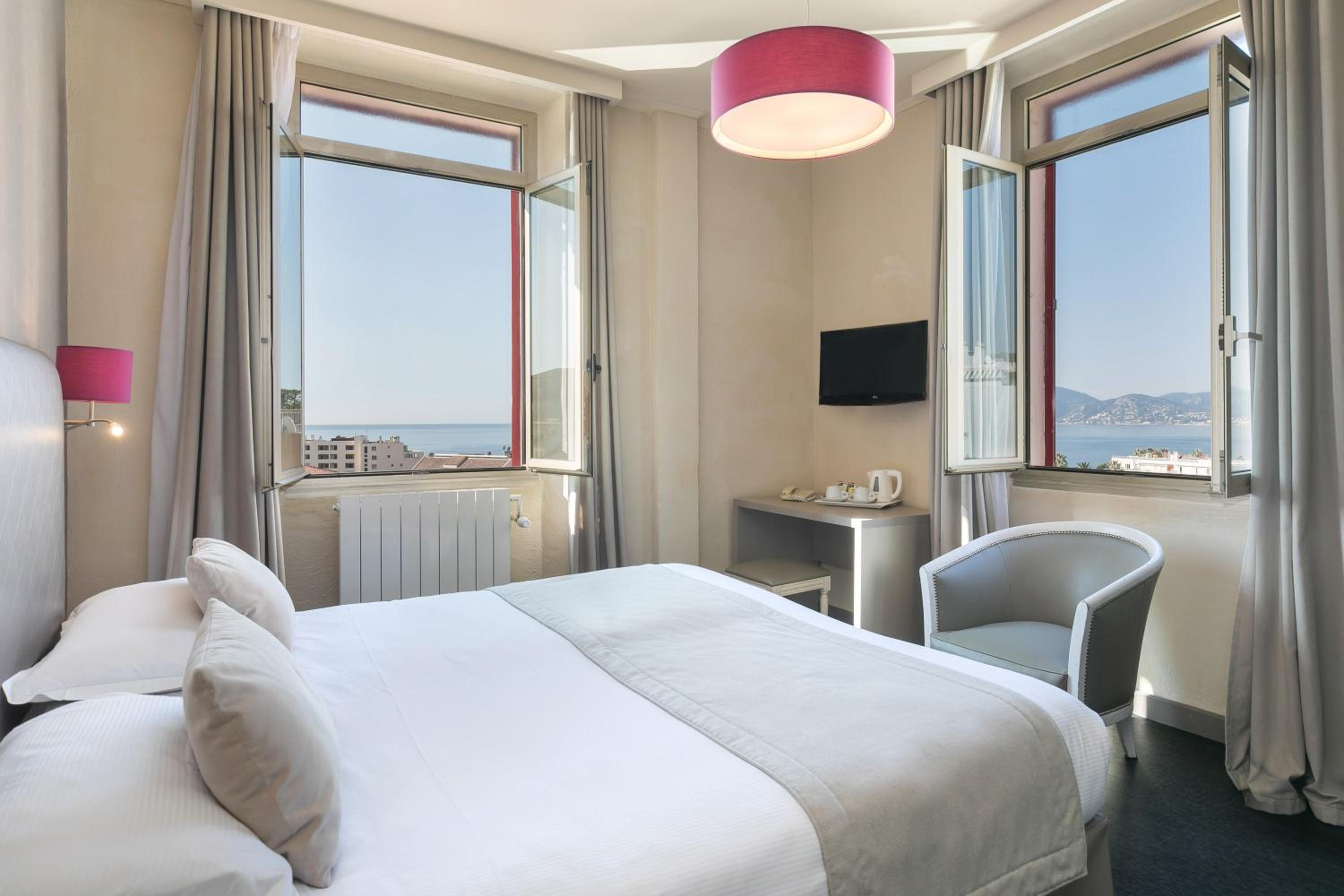 Deluxe Double Or Twin Room With Sea Or Pool View