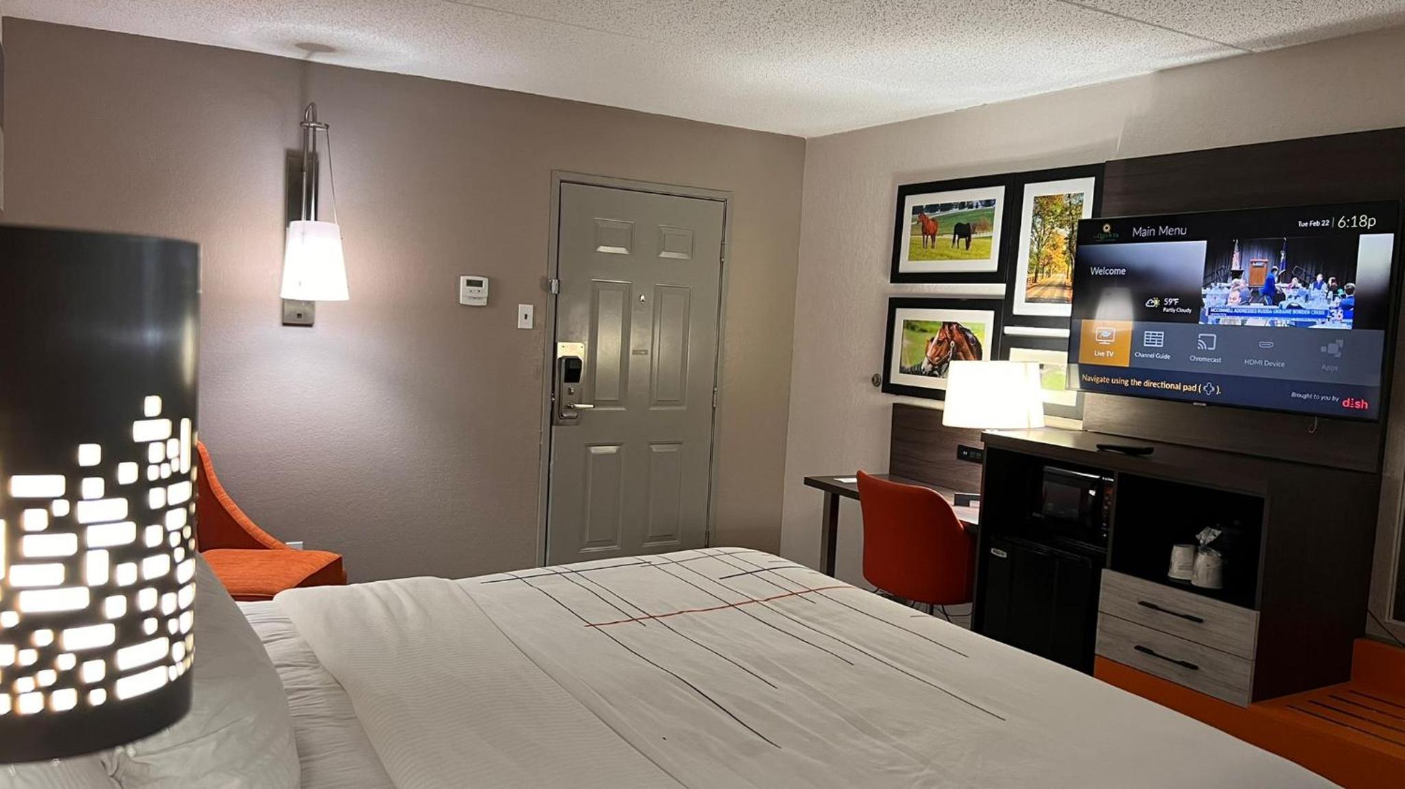 Deluxe King Room - Non-Smoking - Photo 1