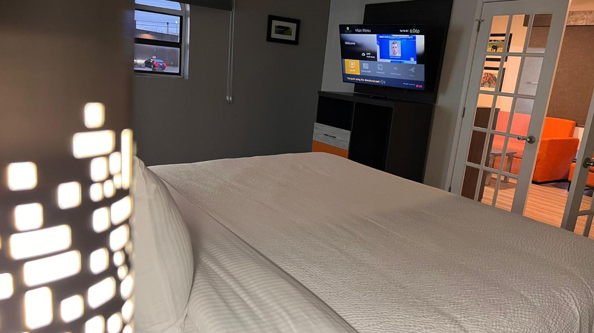 One-Bedroom King Suite - Non-Smoking - Photo 13