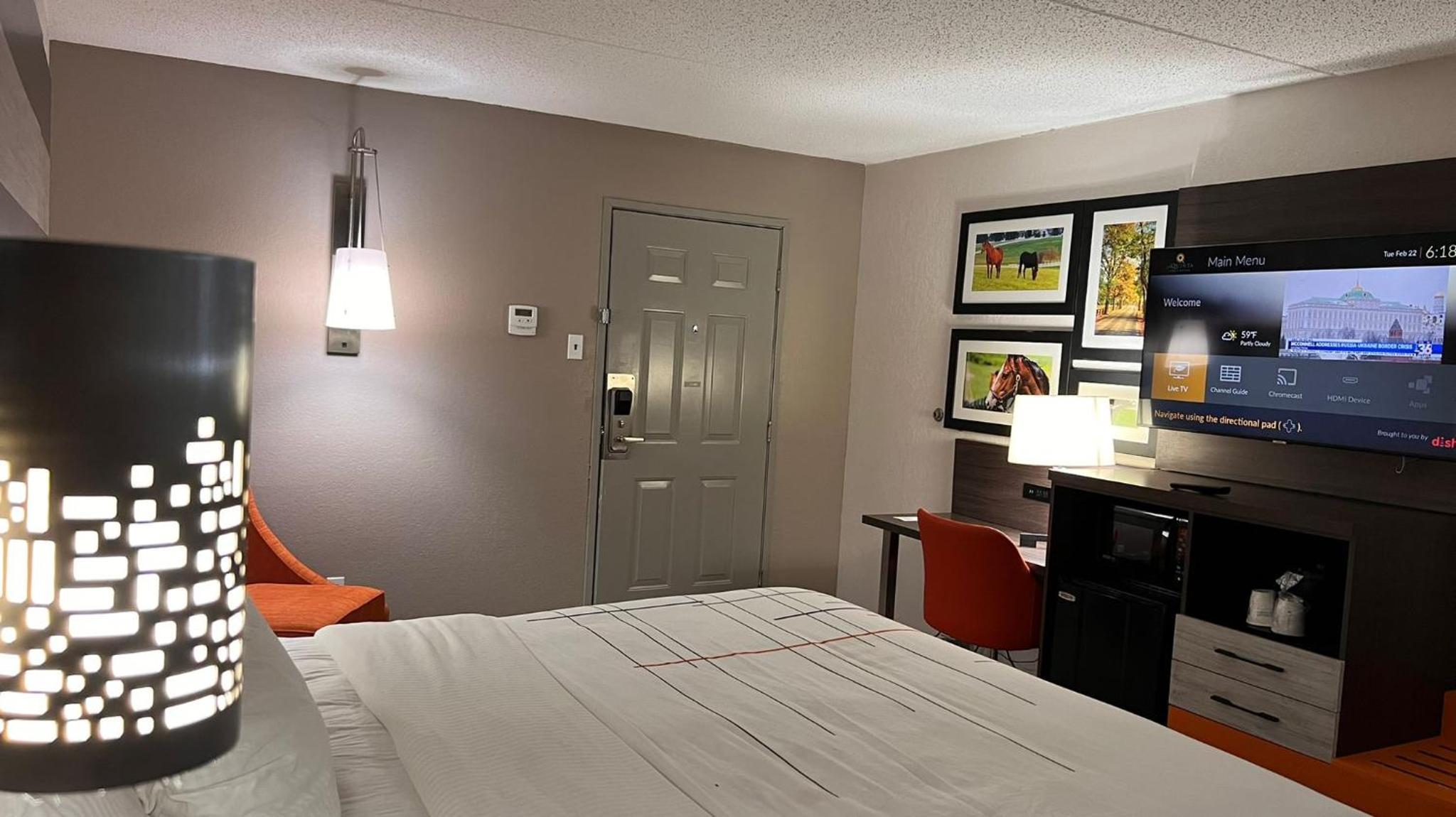 Deluxe King Room - Non-Smoking - Photo 3