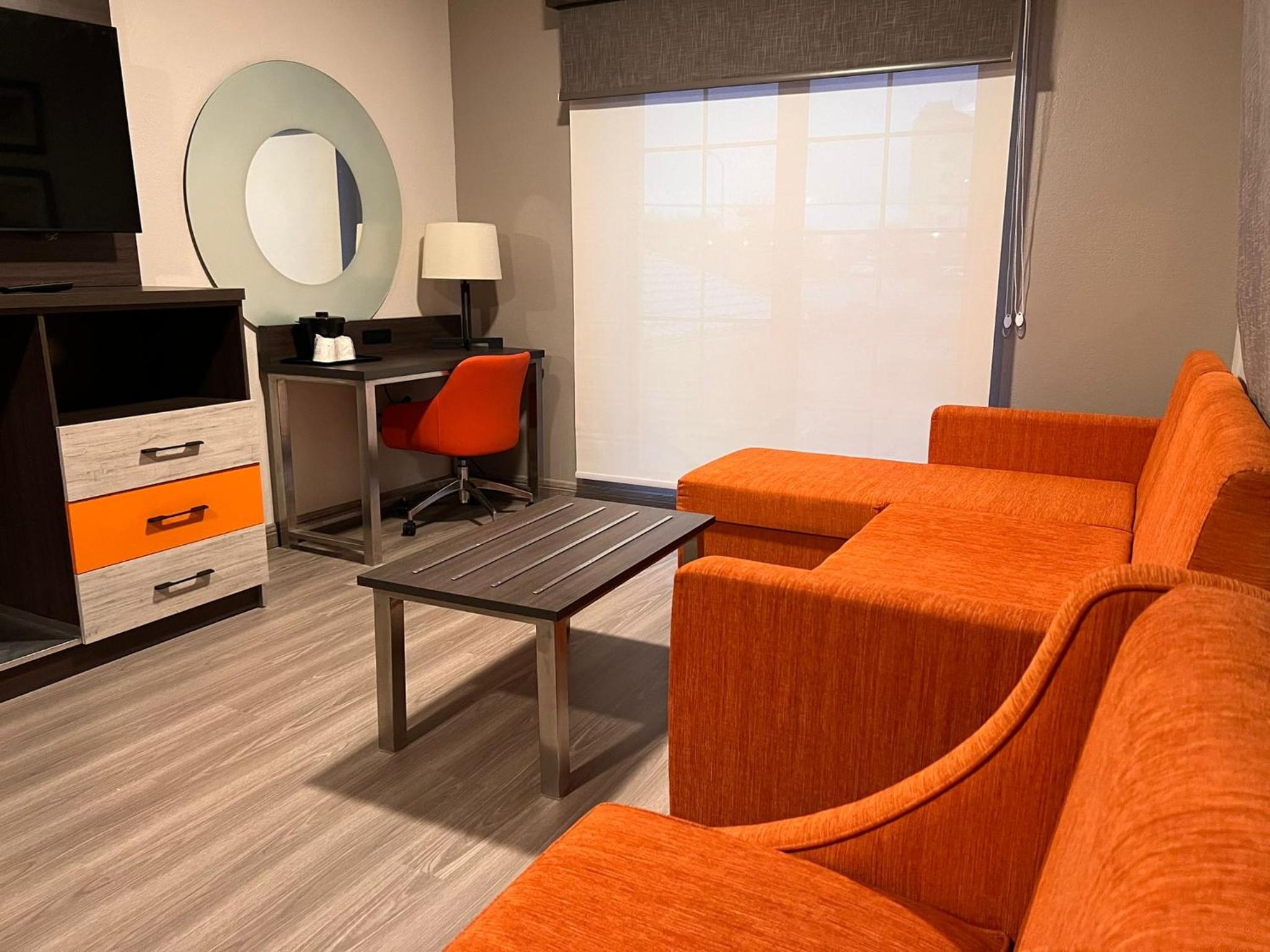 One-Bedroom King Suite - Non-Smoking - Photo 6