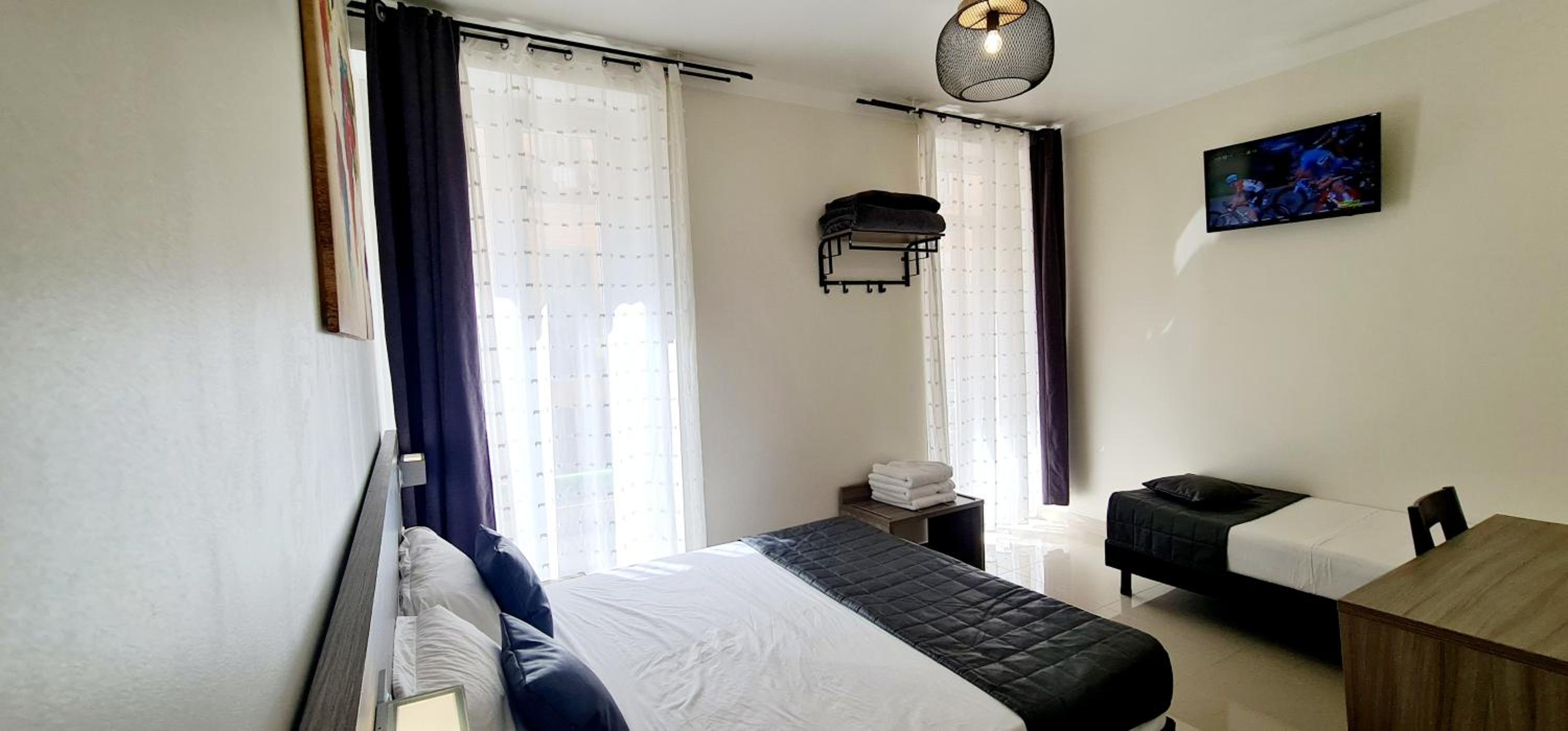 Triple Room with Balcony - Photo 3