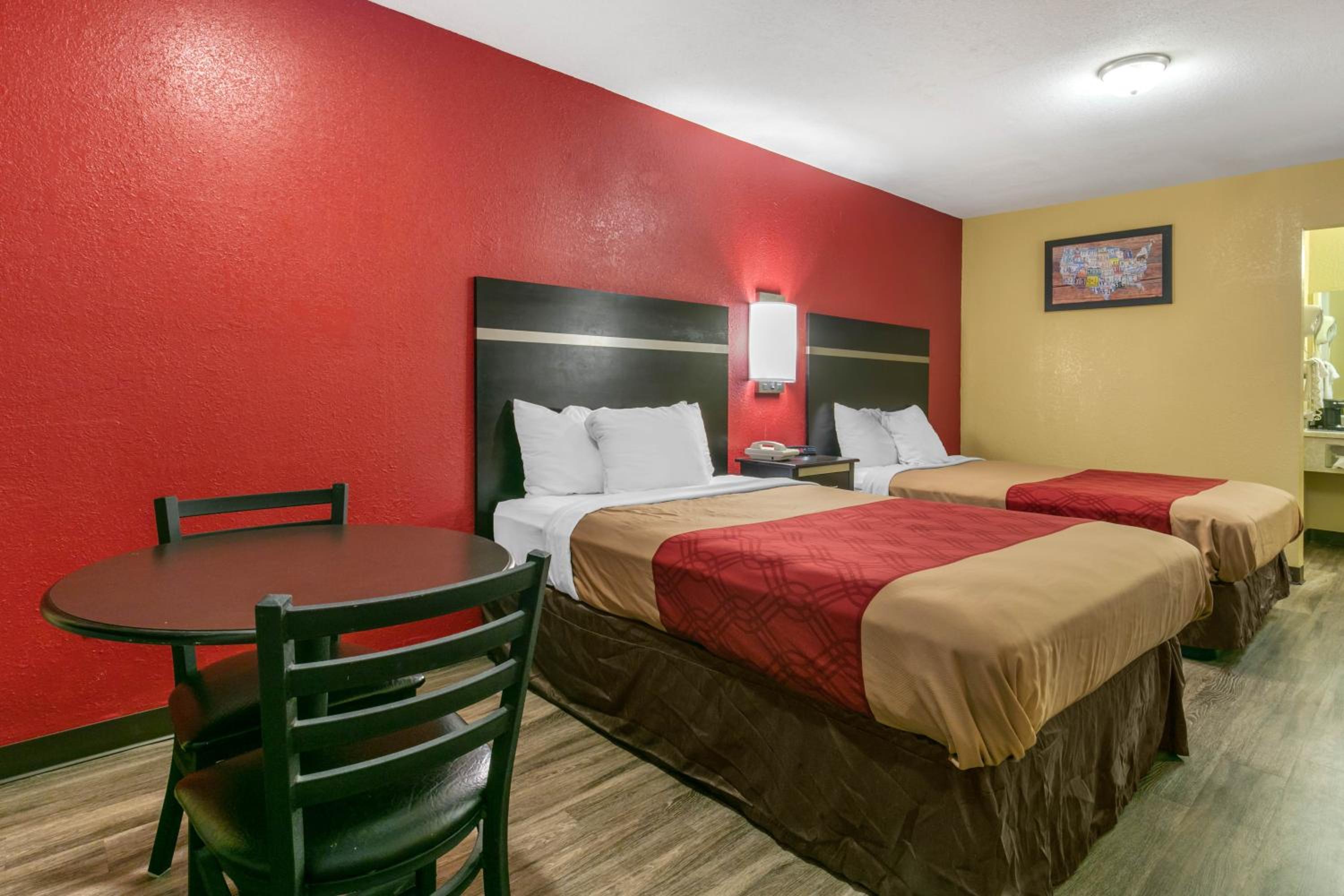 Double Room with Two Double Beds - Smoking - Photo 4