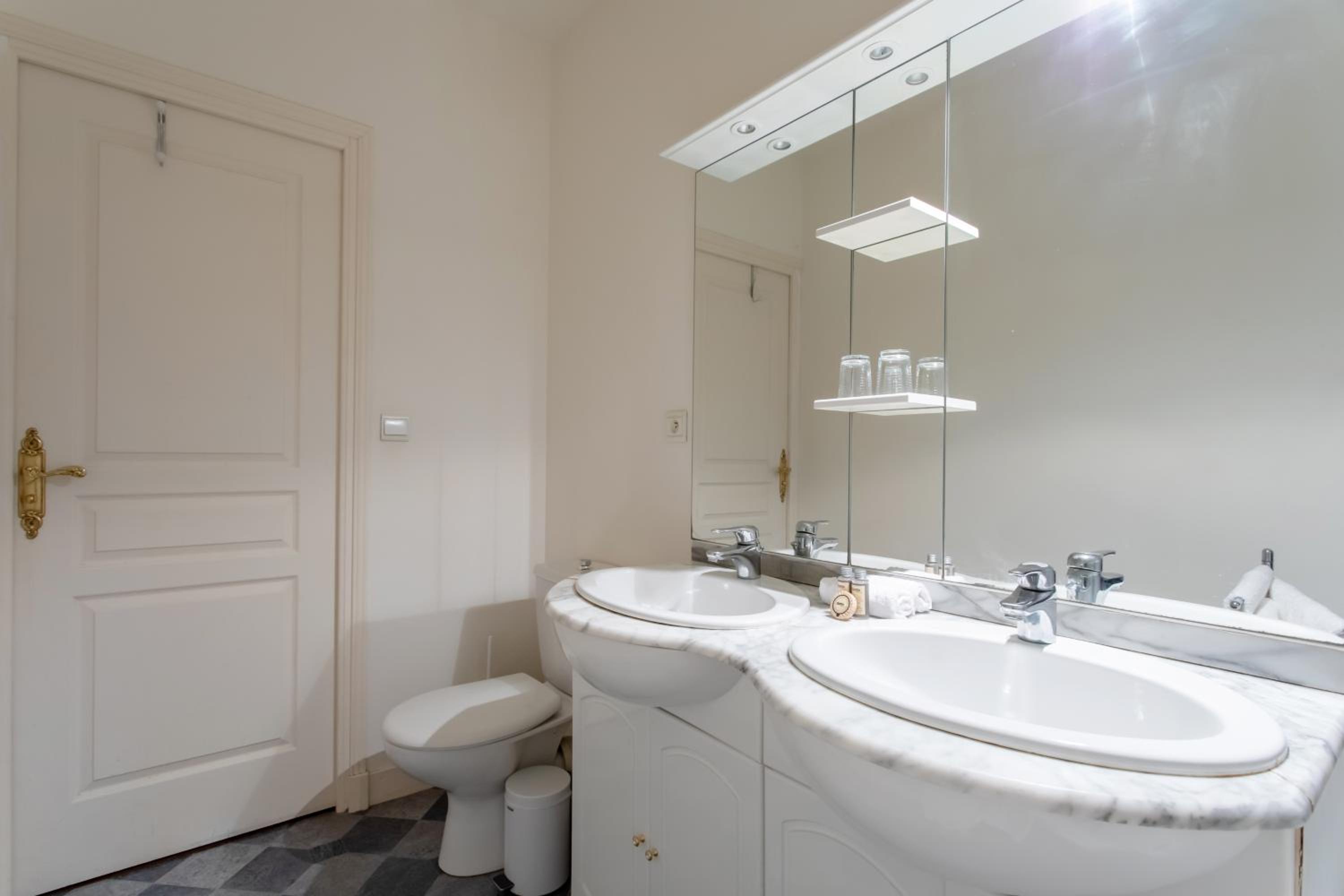 Double or Twin Room - Photo 14