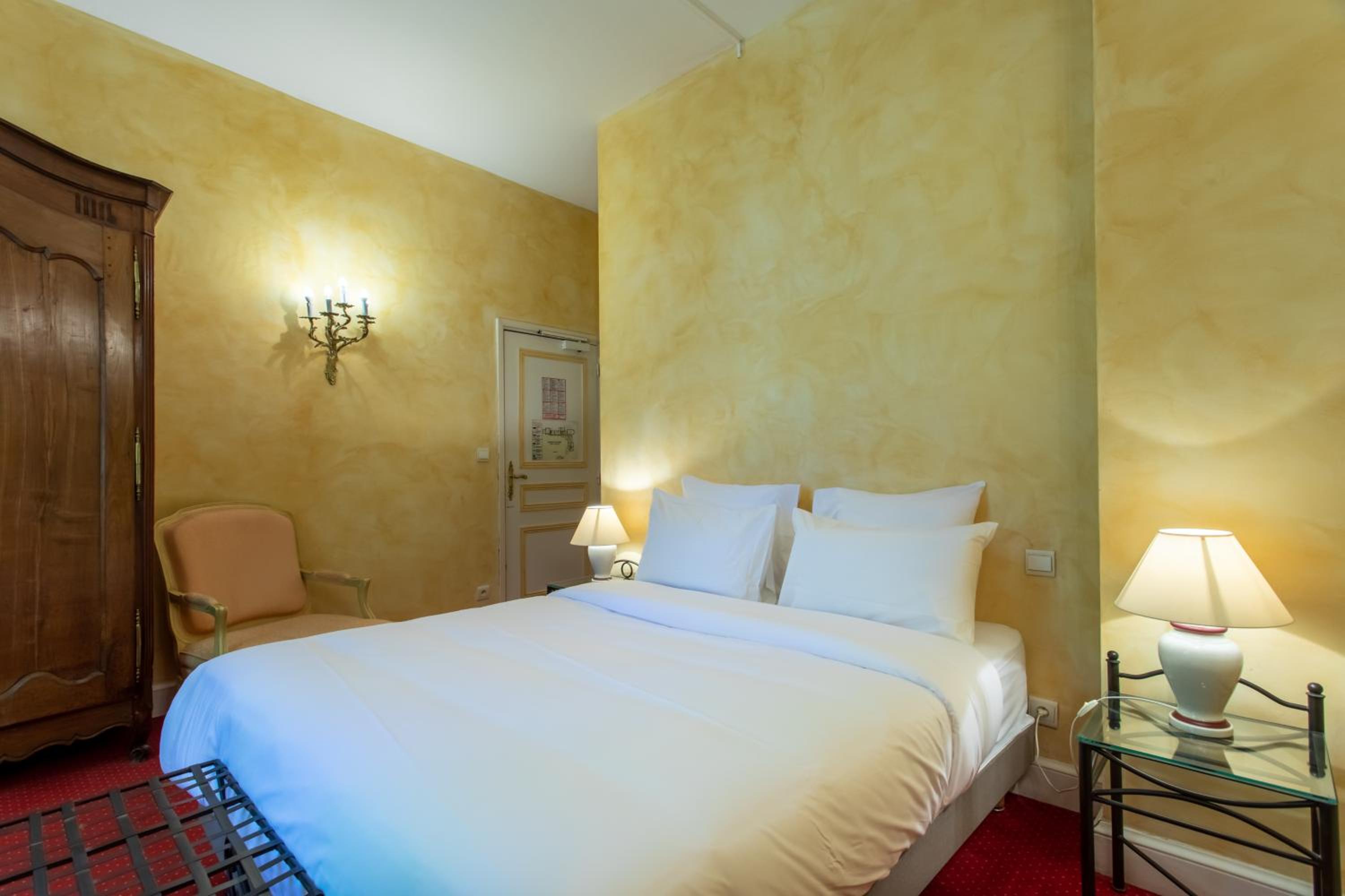 Double or Twin Room - Photo 12