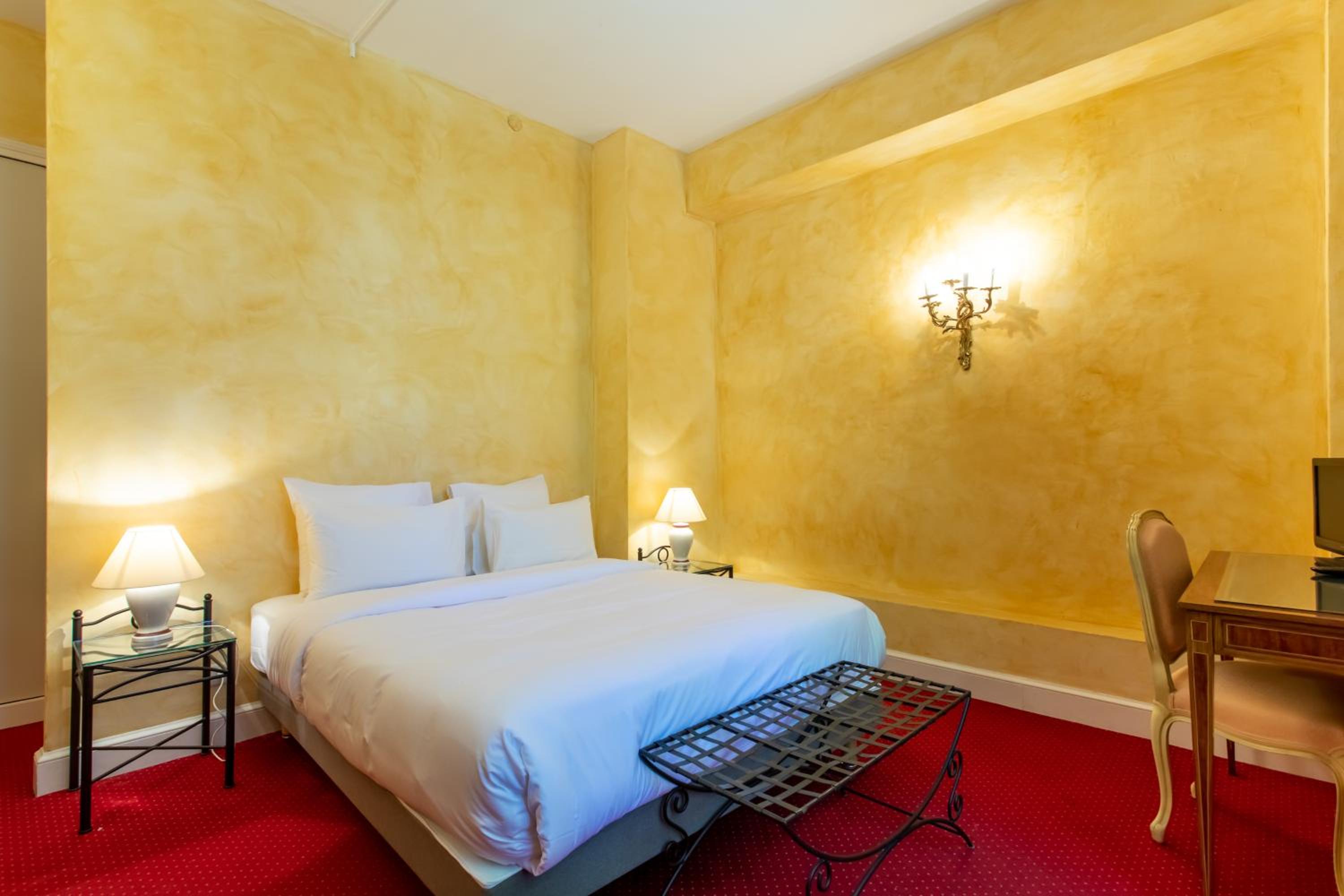 Double or Twin Room - Photo 10