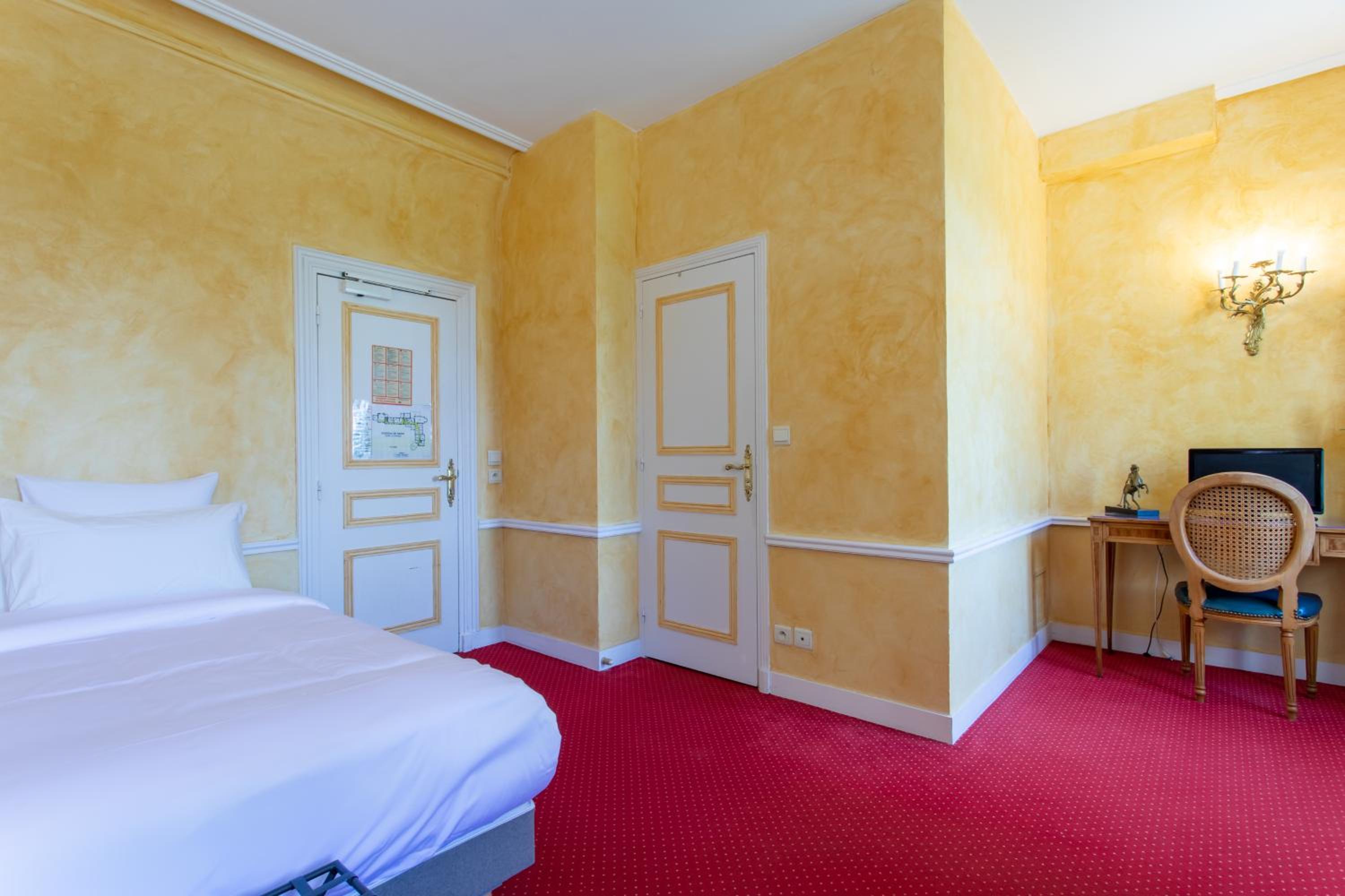 Double or Twin Room - Photo 4