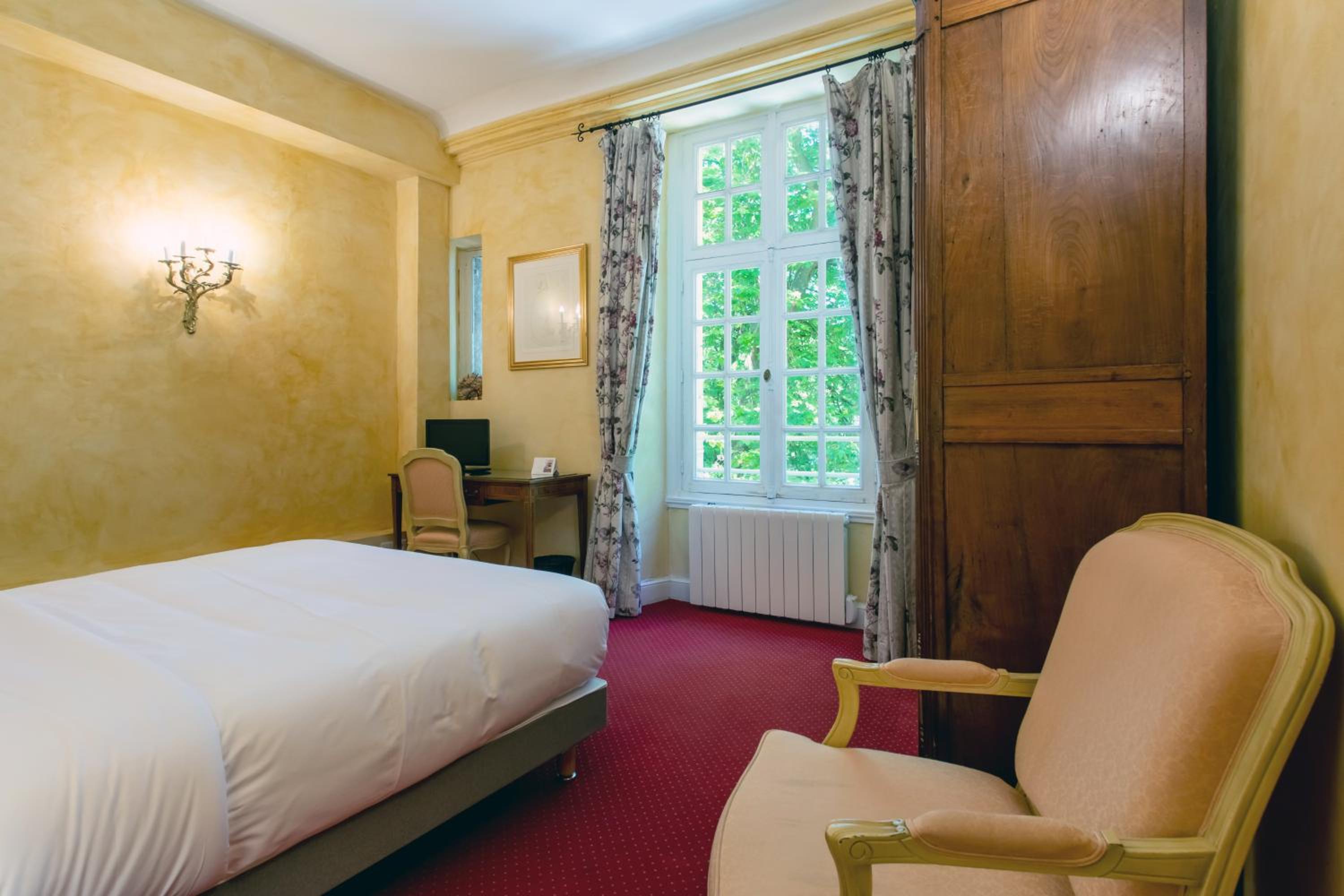Double or Twin Room - Photo 9