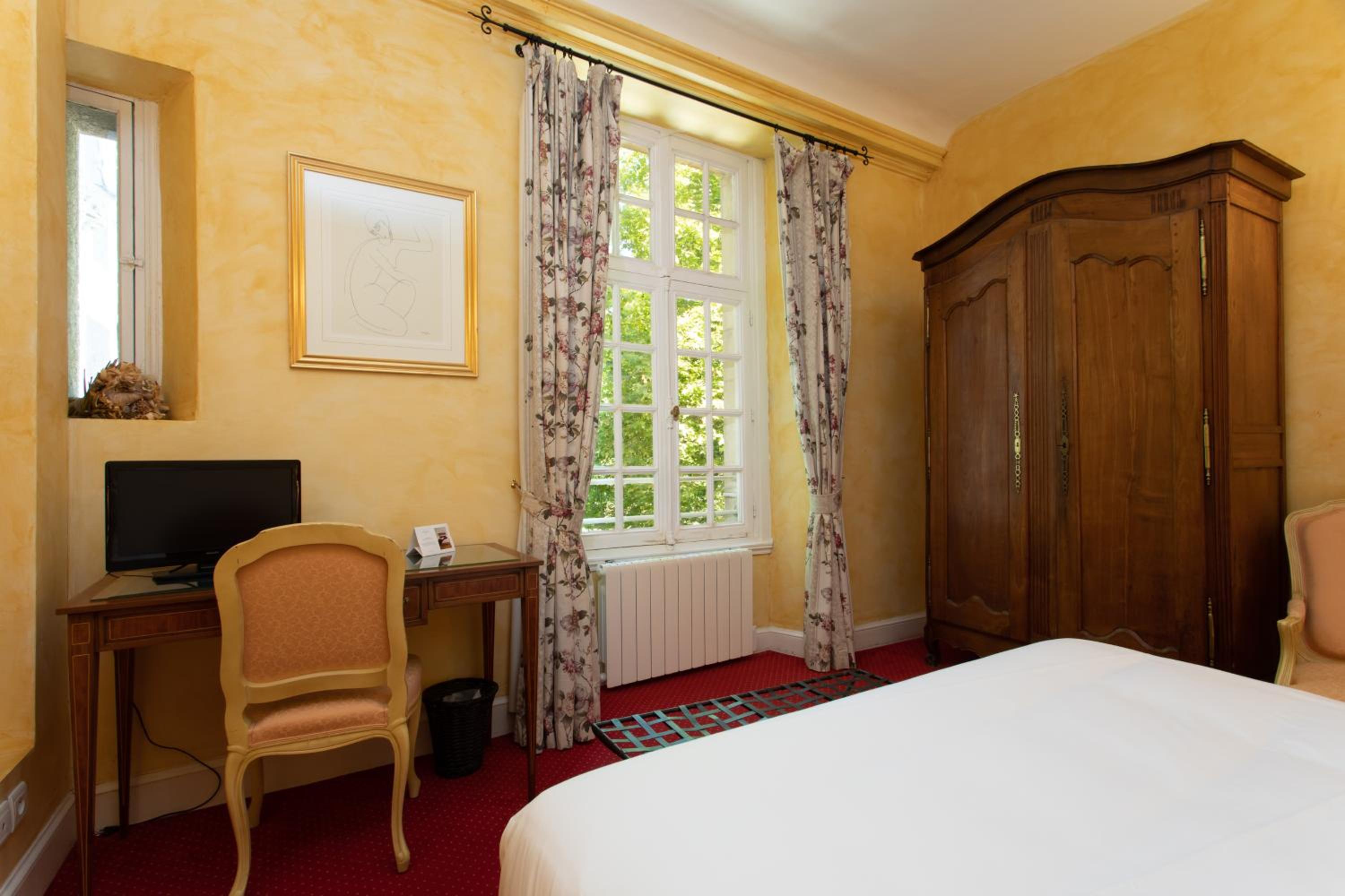Double or Twin Room - Photo 2