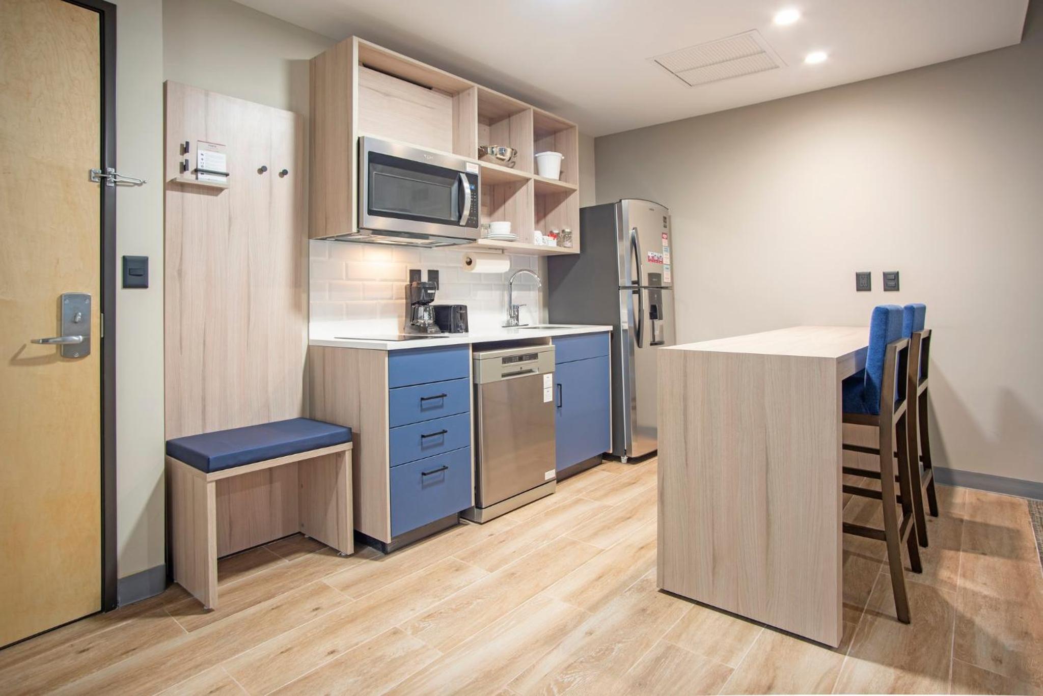 One-Bedroom King Suite - Photo 7