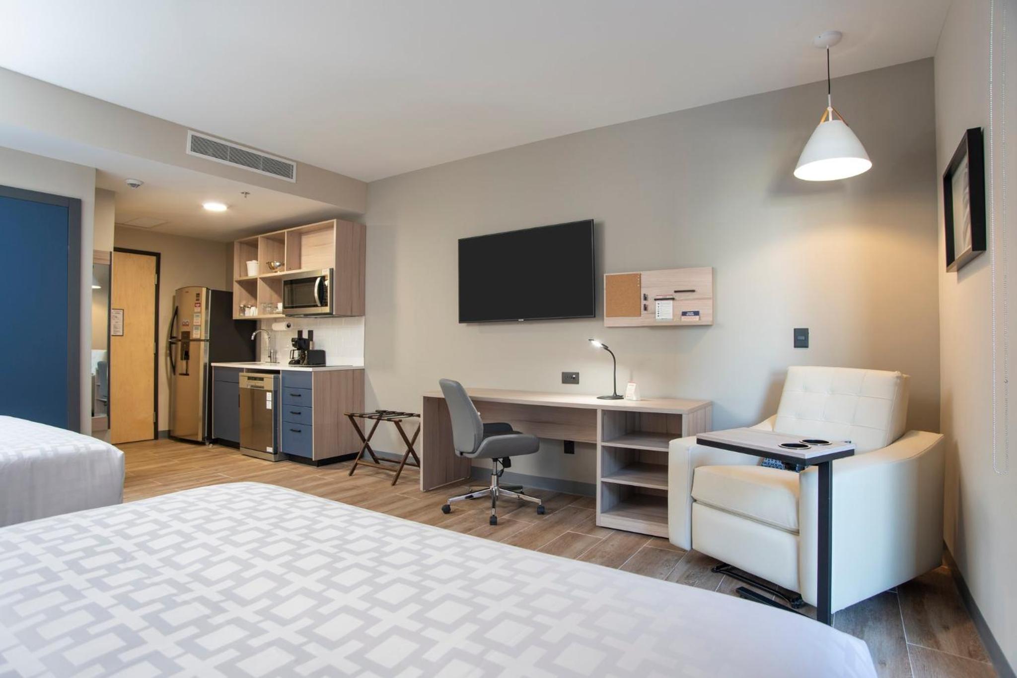 Studio Suite with Two Queen Beds - Photo 6