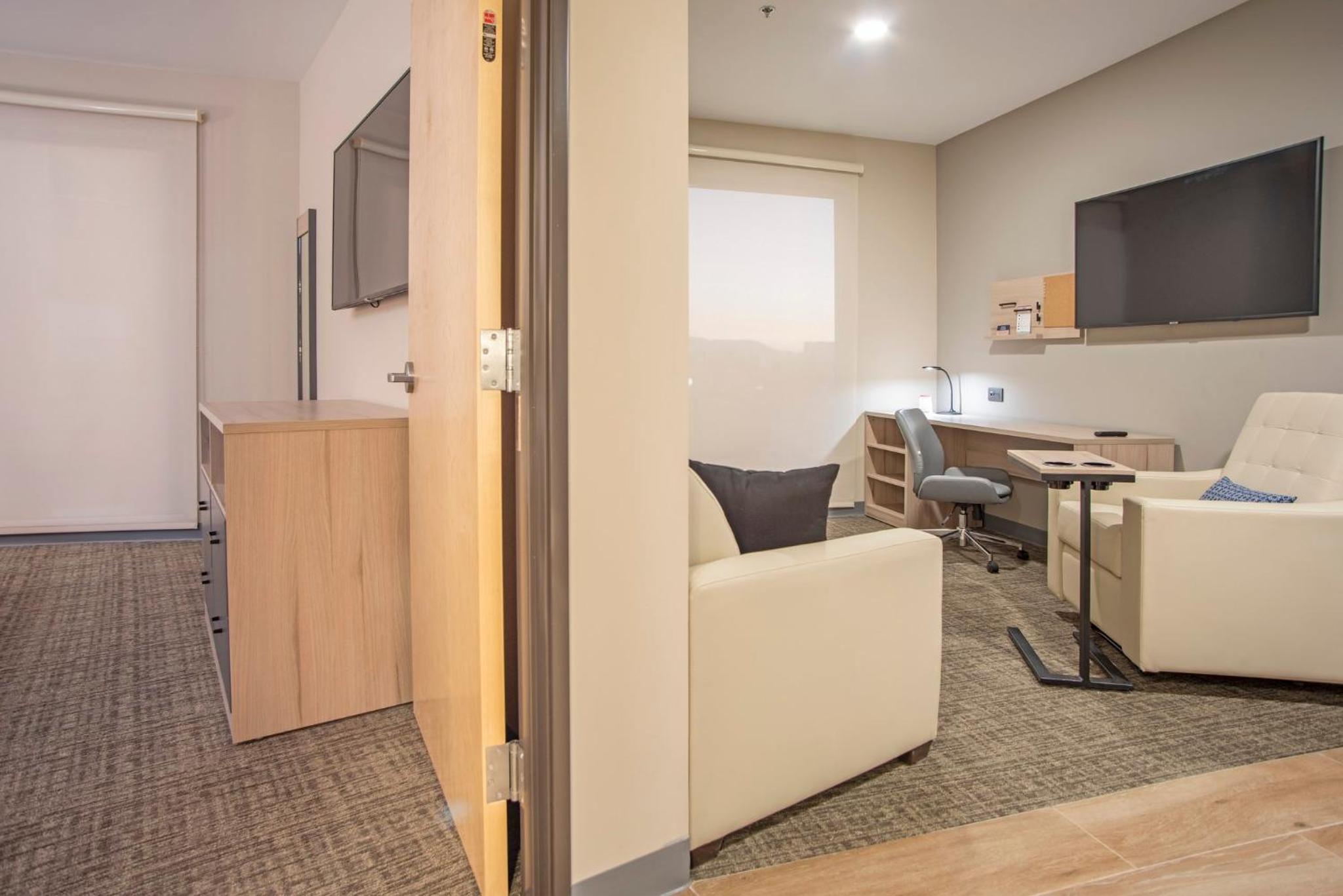 One-Bedroom King Suite - Non-Smoking - Photo 4
