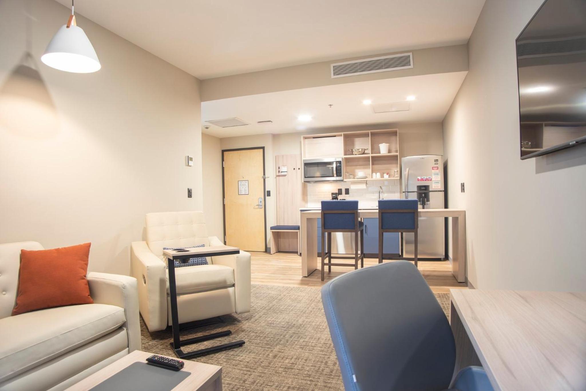 One-Bedroom King Suite - Photo 3