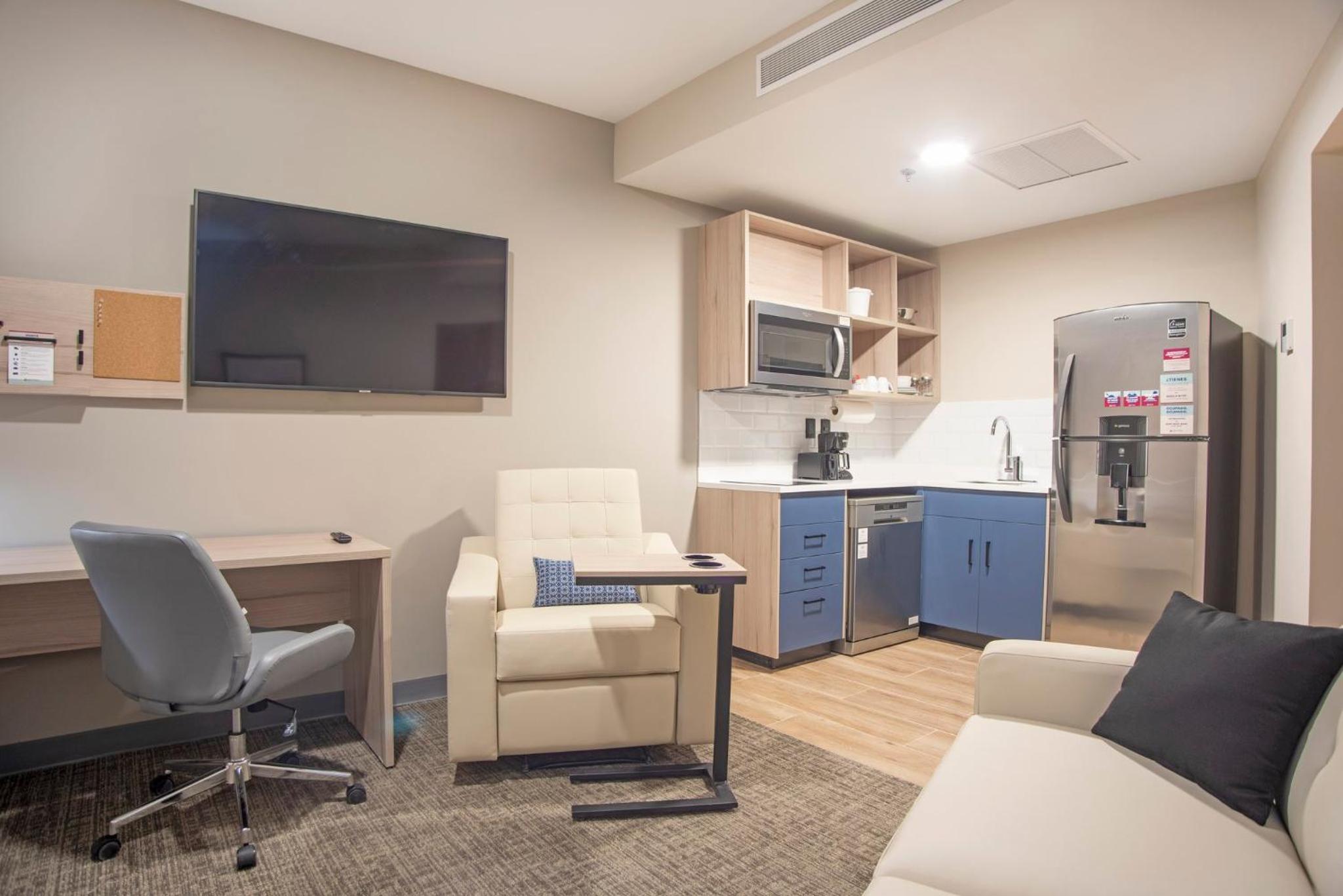 One-Bedroom King Suite - Non-Smoking - Photo 5