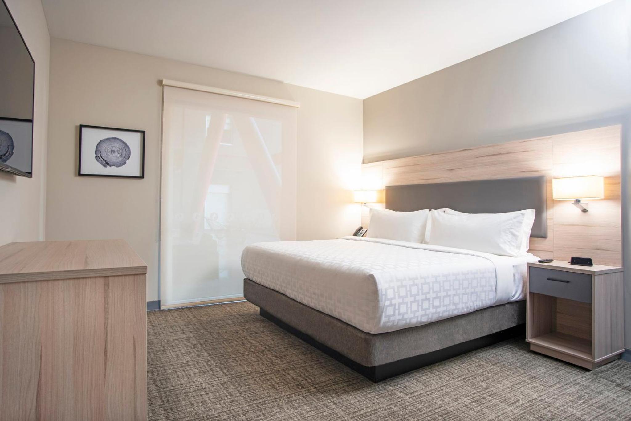One-Bedroom King Suite - Photo 2