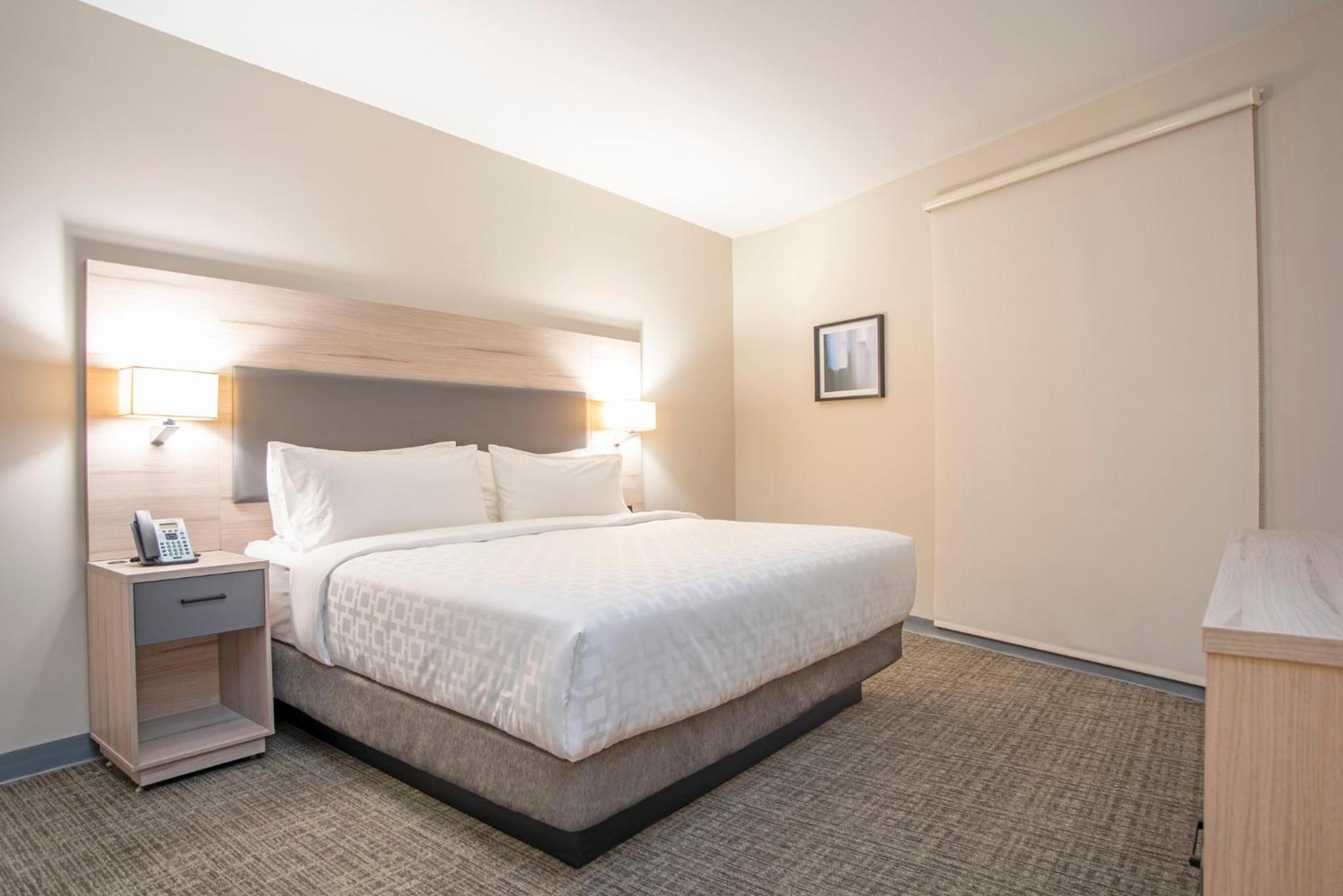 One-Bedroom King Suite - Non-Smoking - Photo 3