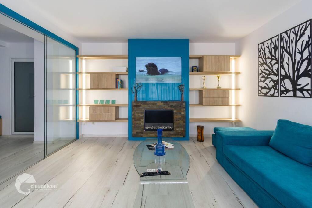 Two-Bedroom Apartment - Photo 2