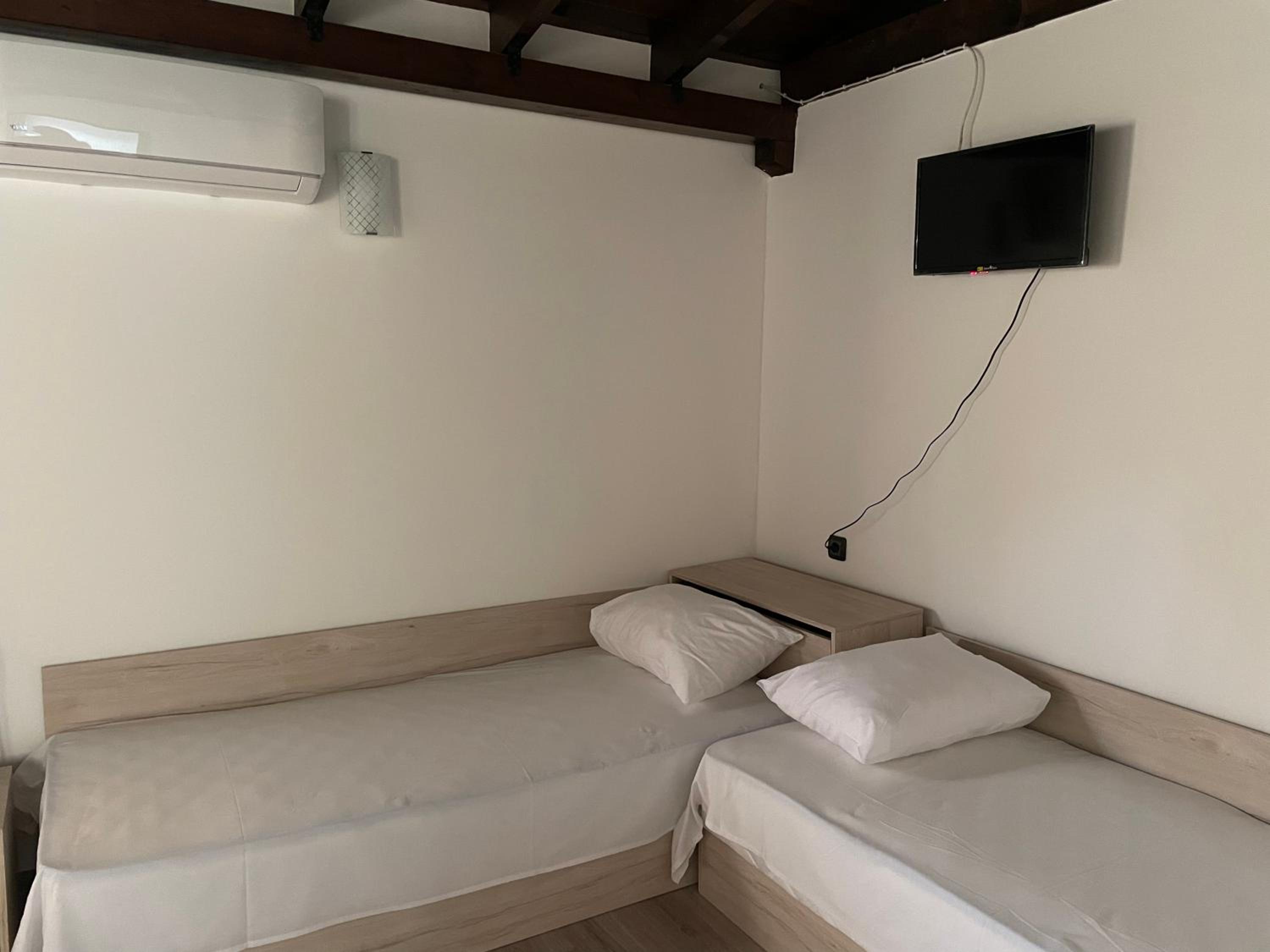 One-Bedroom Apartment - Photo 2