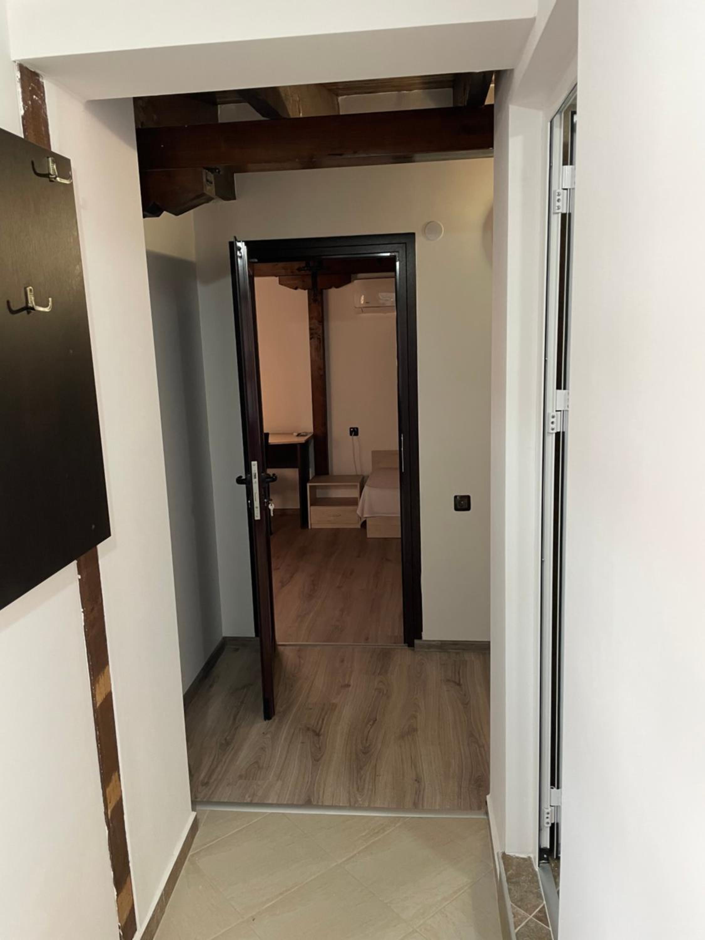 One-Bedroom Apartment - Photo 6